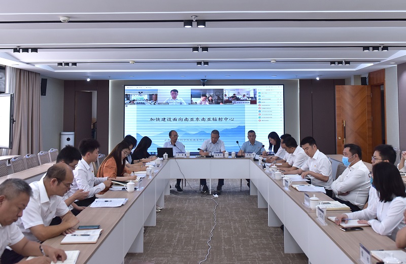 杨国文列席旁听国际工程部党委理论学习中心组（扩大）会议