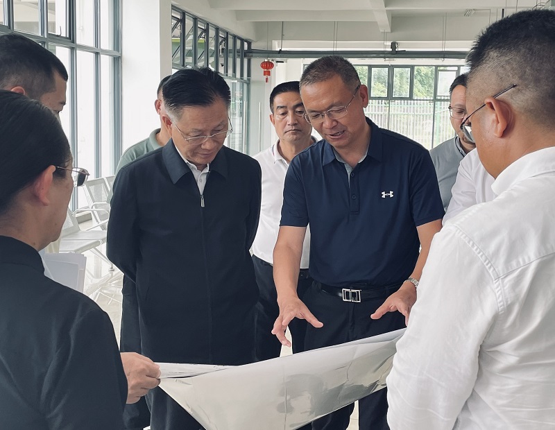 省人大常委会党组副书记、副主任宗国英率队到德宏州调研