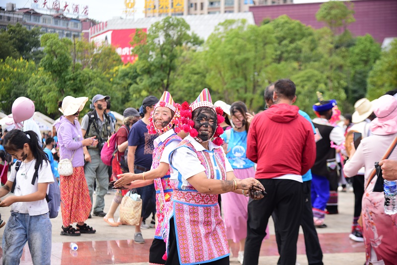 普者黑有轨电车单日客流破万