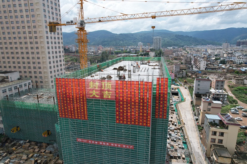 宜良县第一人民医院二期建设项目急诊中心楼主体封顶