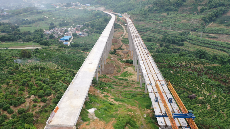 永金高速（戛元段）丫味2号大桥贯通