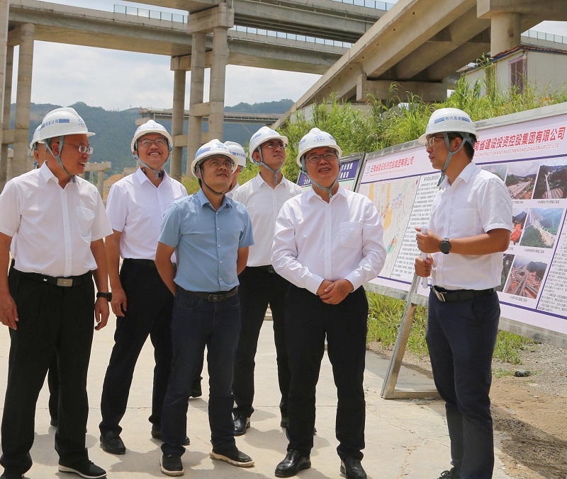 文山州委副书记、州长马忠俊调研那兴高速项目