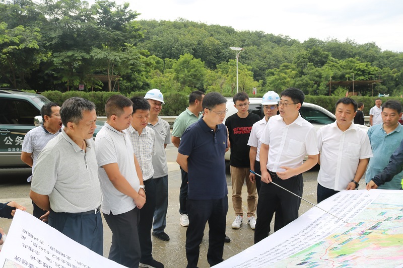 红河州副州长梁凌云调研河马高速项目