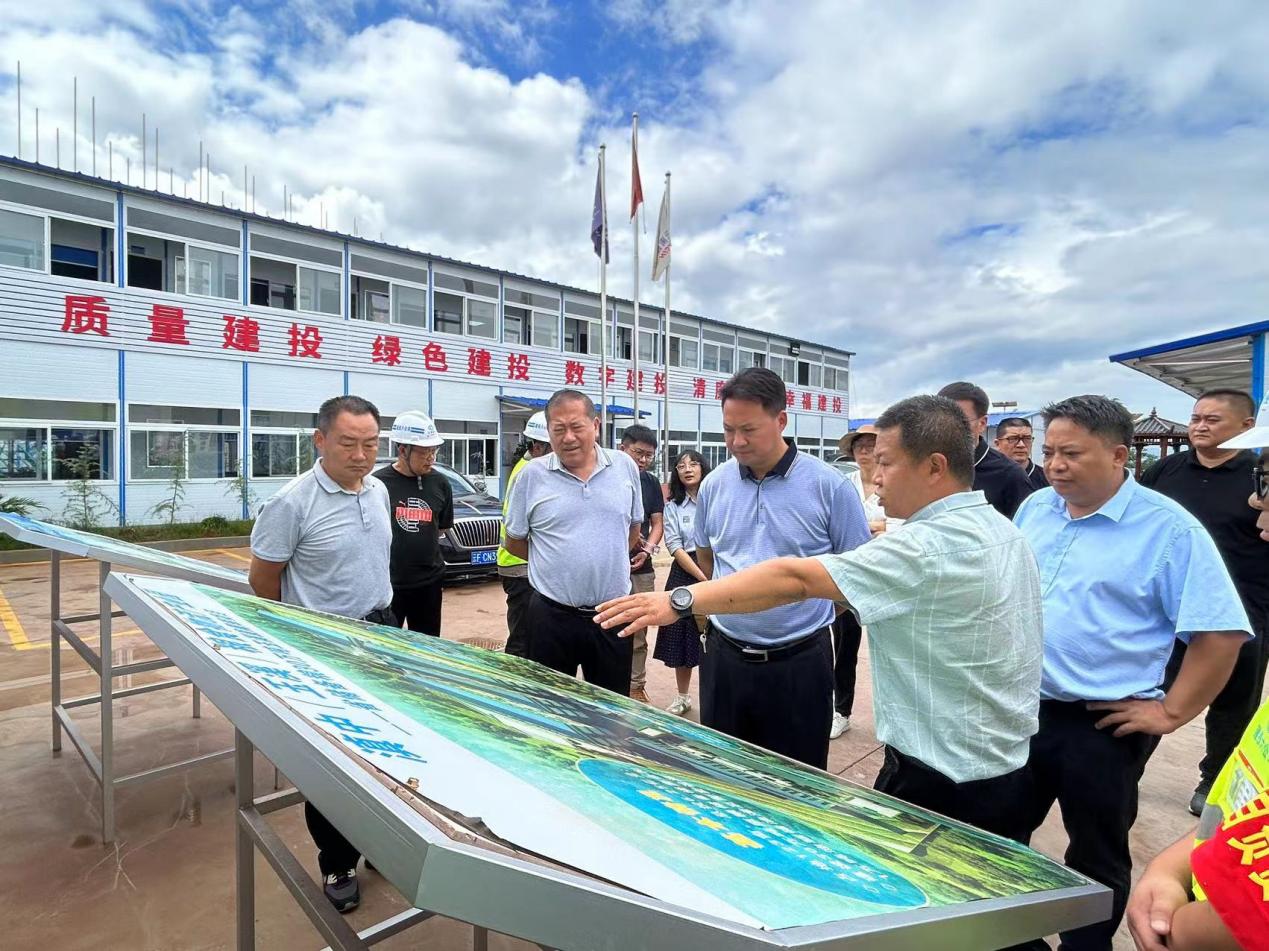 玉溪市委常委、副市长段登位到省储备粮玉溪直属库建设项目调研