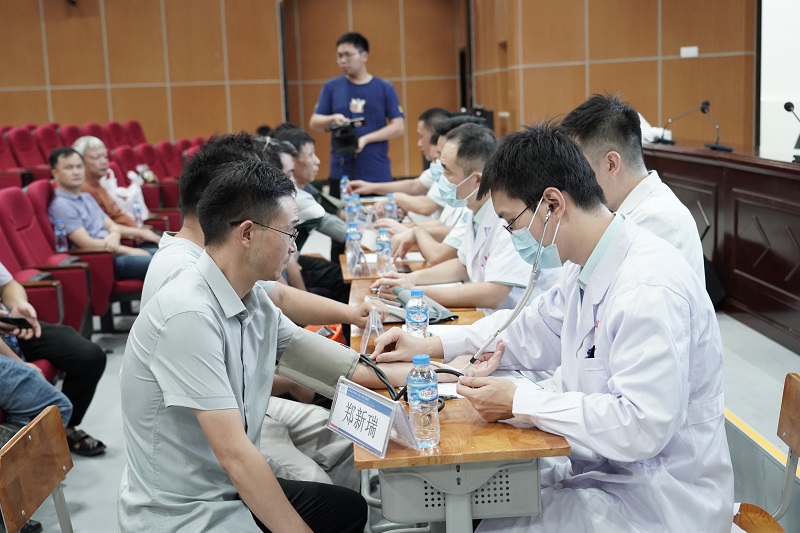 健康义诊进项目 境外关怀暖人心