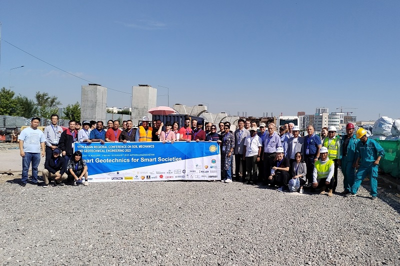 第十七届亚洲区域土壤力学和岩土工程会议学术代表团到阿斯塔纳轻轨项目参观交流