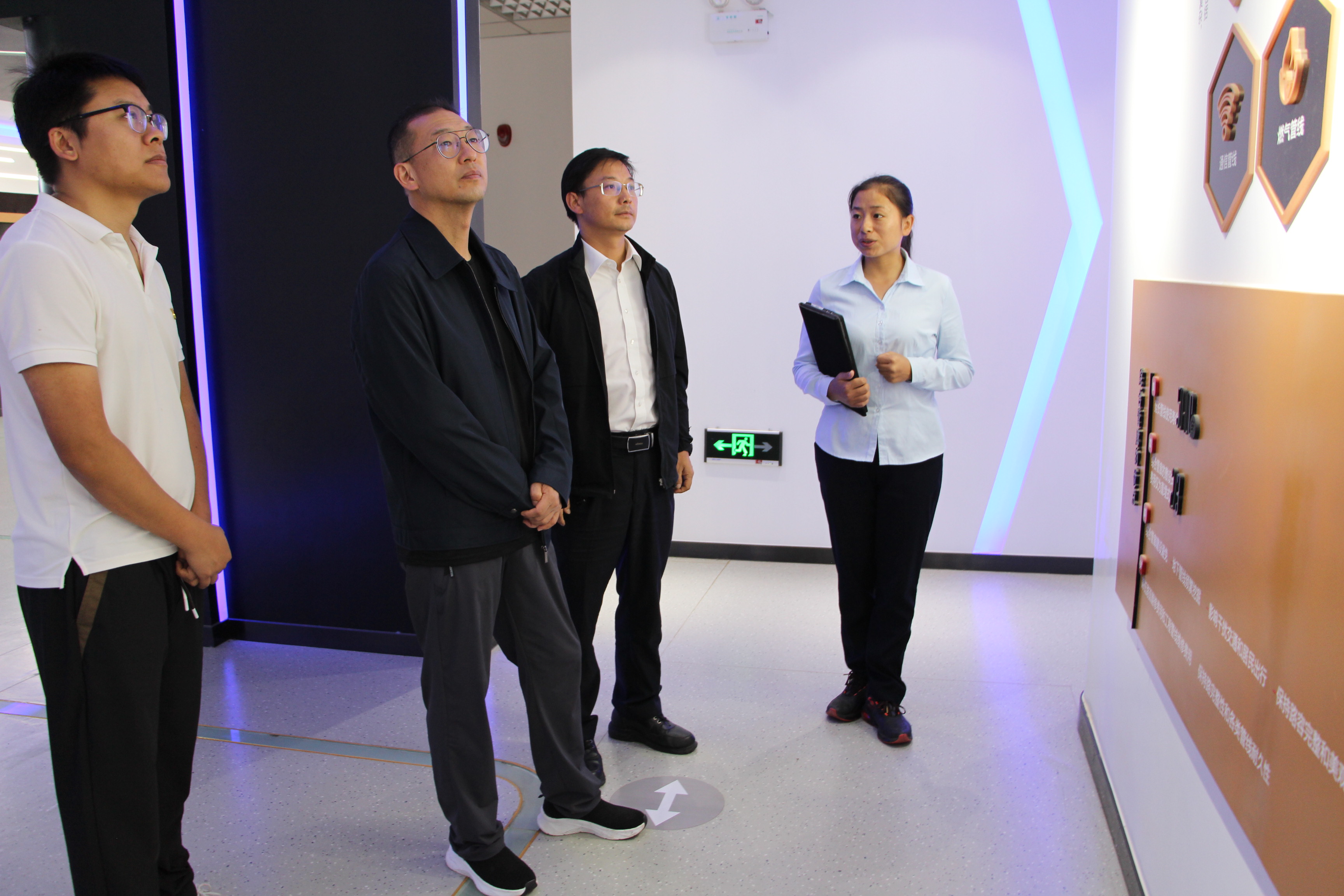 陈宙翔赴保山市交流座谈 调研世界杯官网合作平台在建项目