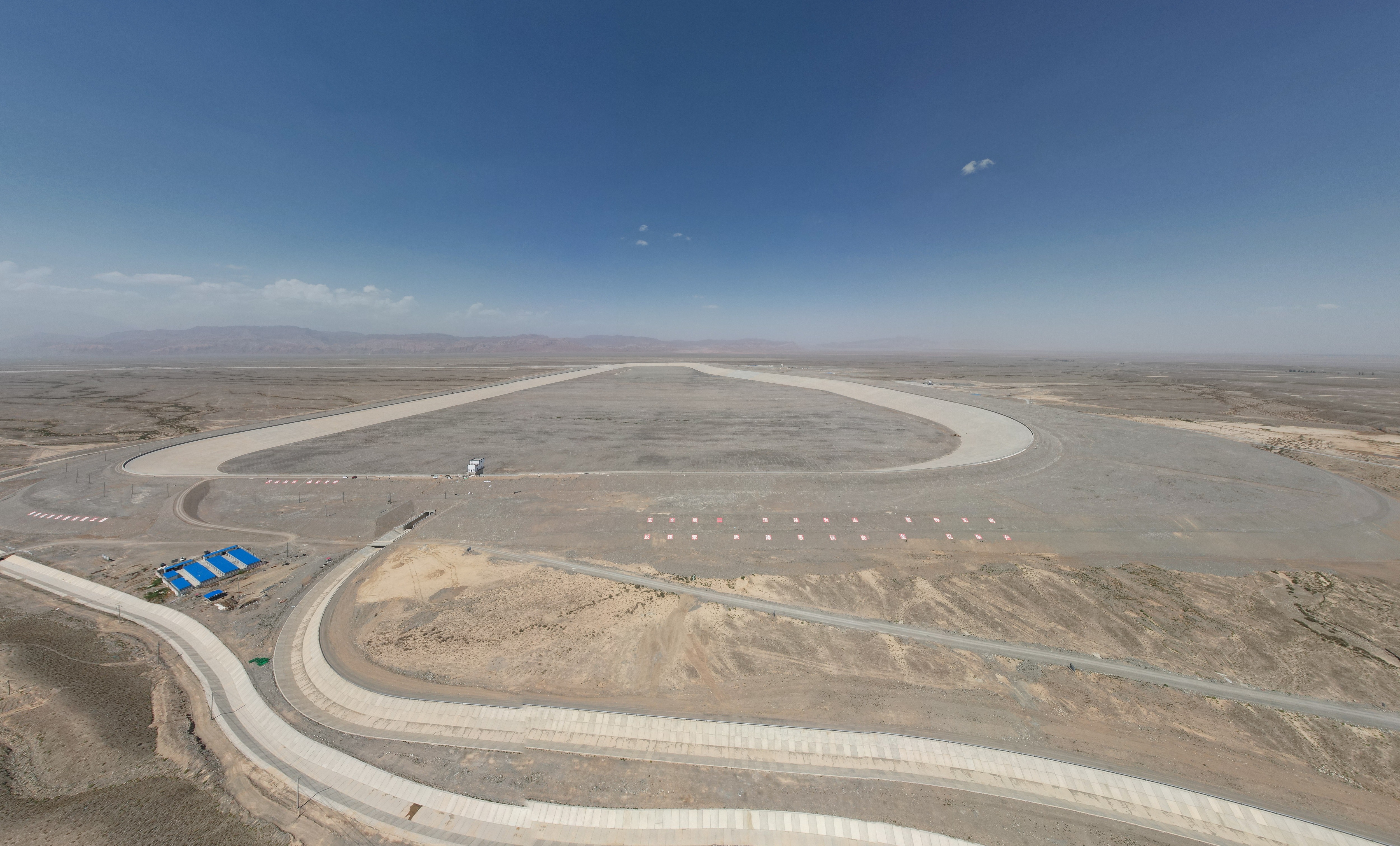 新疆阿克苏地区温宿县台兰河洼地水库工程通过下闸蓄水验收