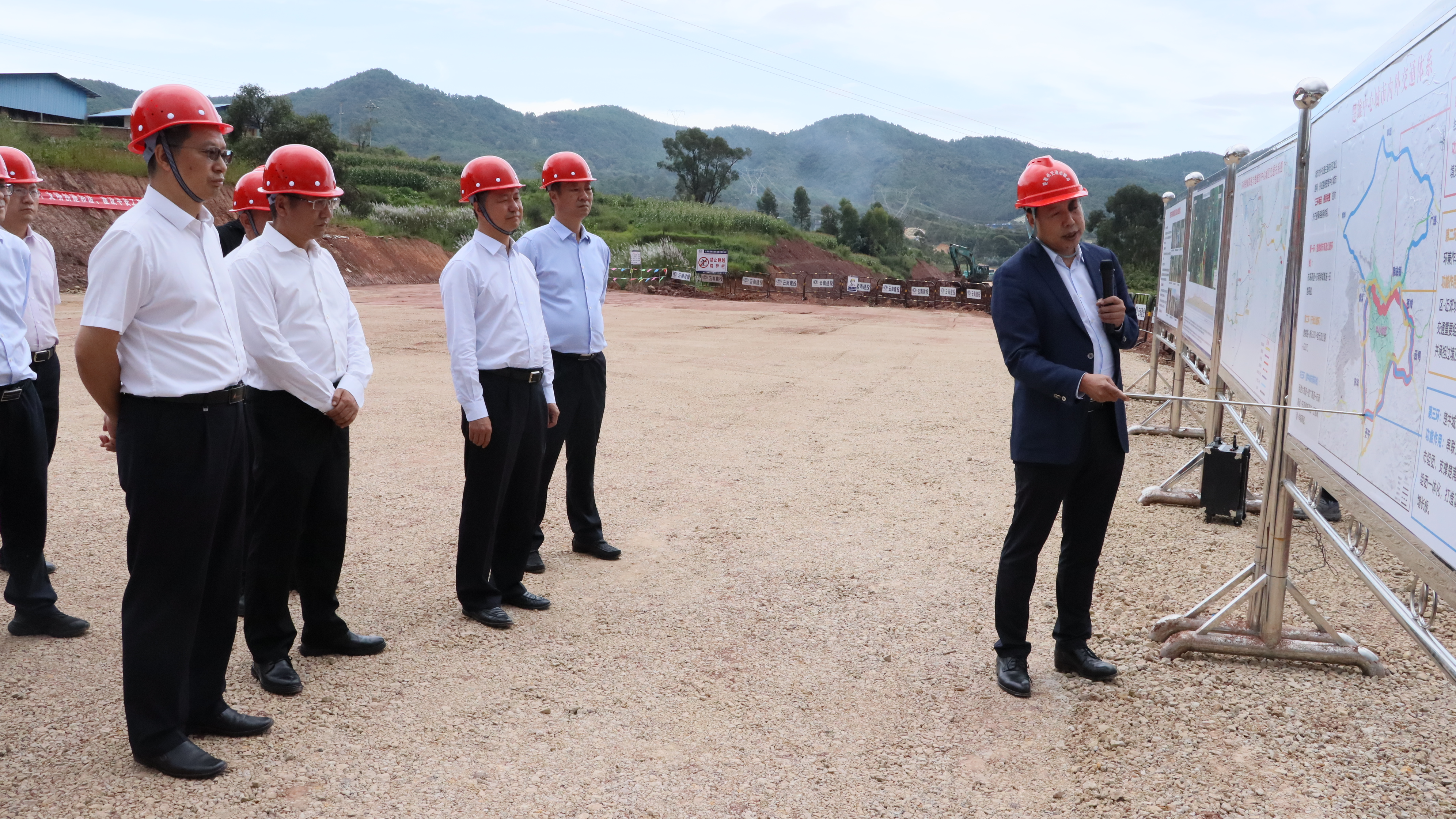 楚雄州委书记刘勇一行调研楚雄市东南绕城高速项目