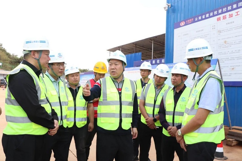 大兴调查研究 | 深入一线宣贯 深入现场落实 陈祖军到宣富高速调研