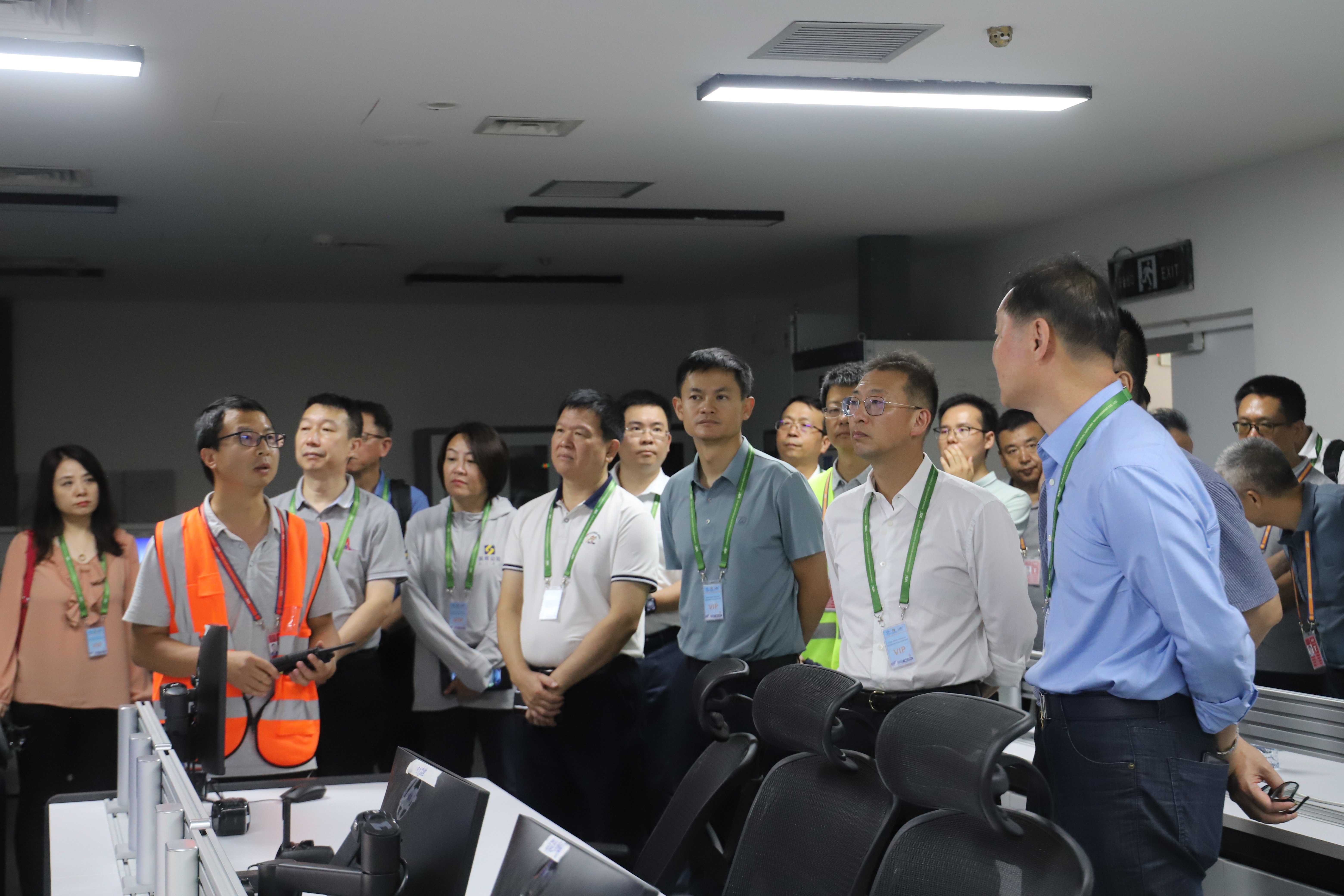 大兴调查研究 | 陈宙翔调研暹粒吴哥国际机场世界杯足球网 宣贯世界杯足球网第一次党代会精神