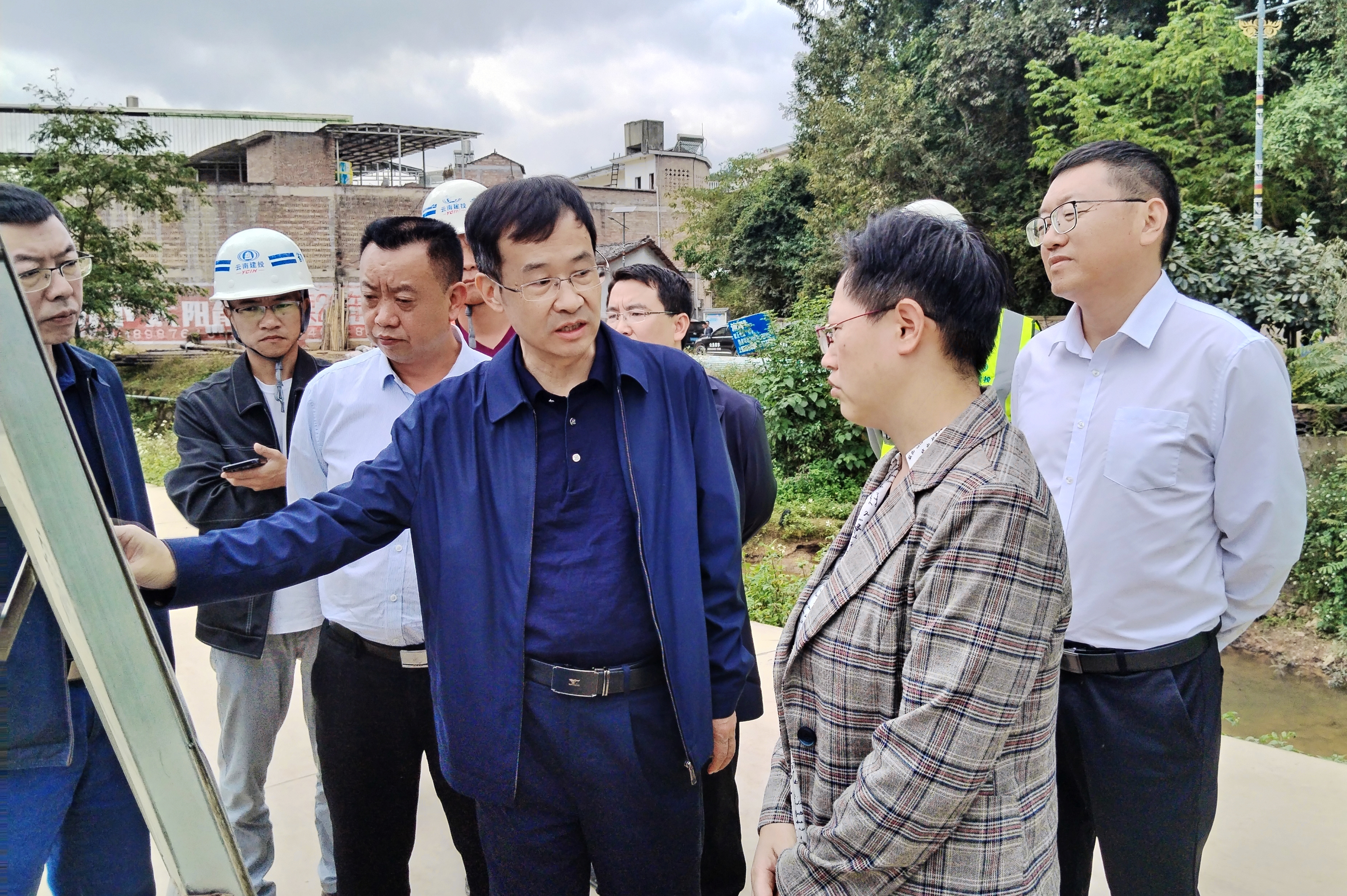 省水利厅一级巡视员訚楠调研西畴县农村供水保障项目