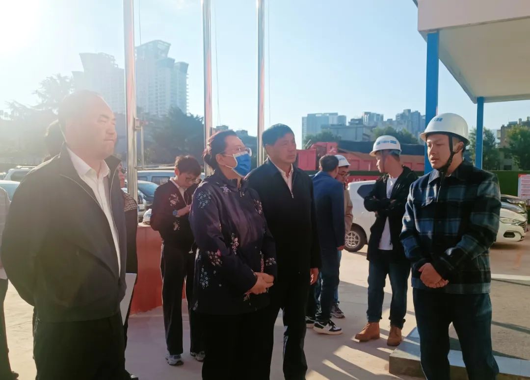 省人大常委会副主任、省总工会主席王树芬调研大理市民活动中心项目