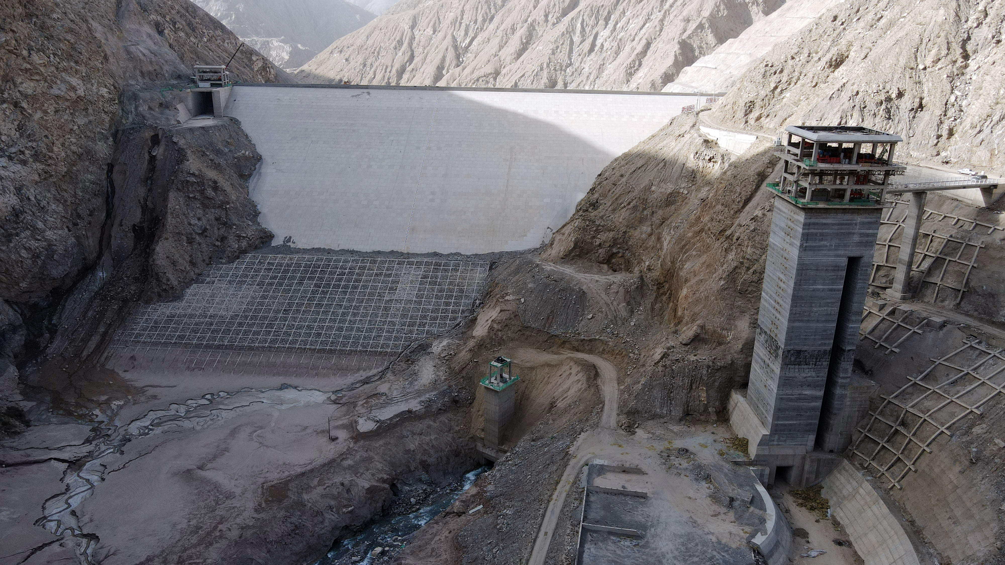 新疆民丰县尼雅水库工程通过下闸蓄水验收