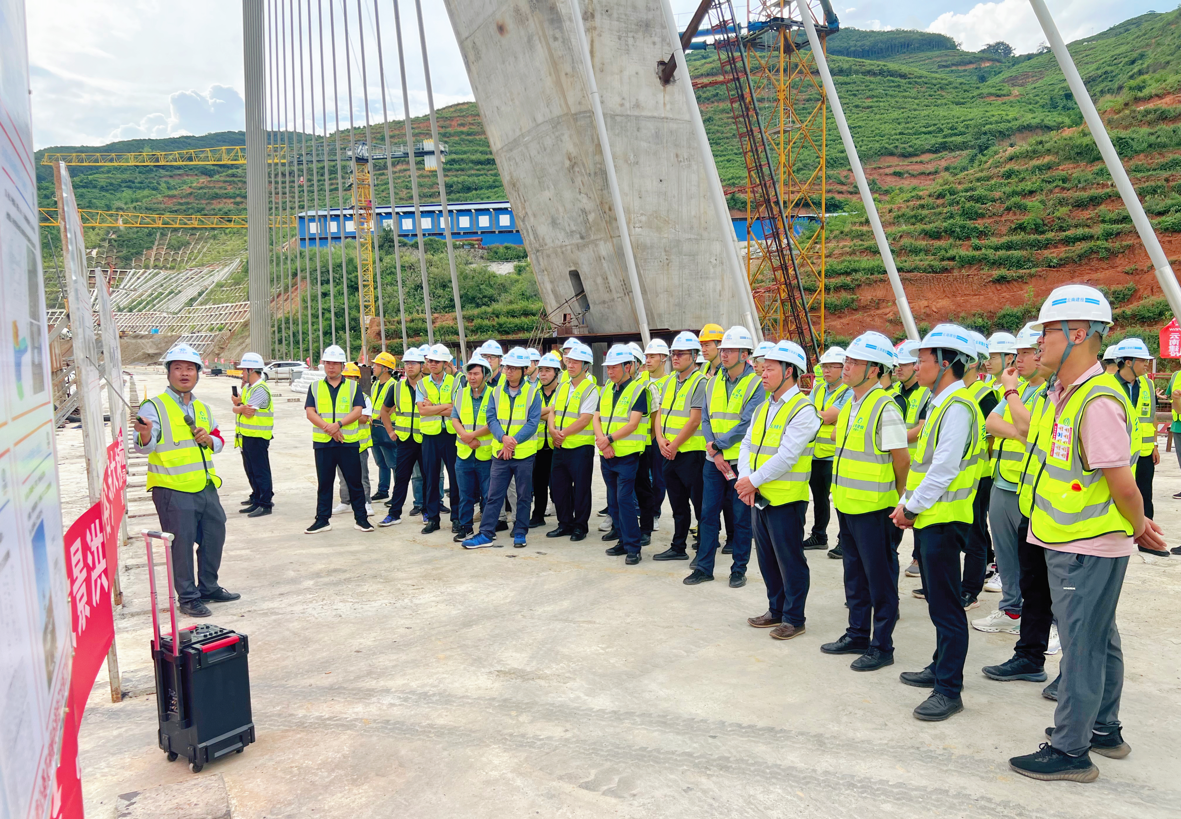 集团举办神秘谷大桥现场施工技术交流与观摩会