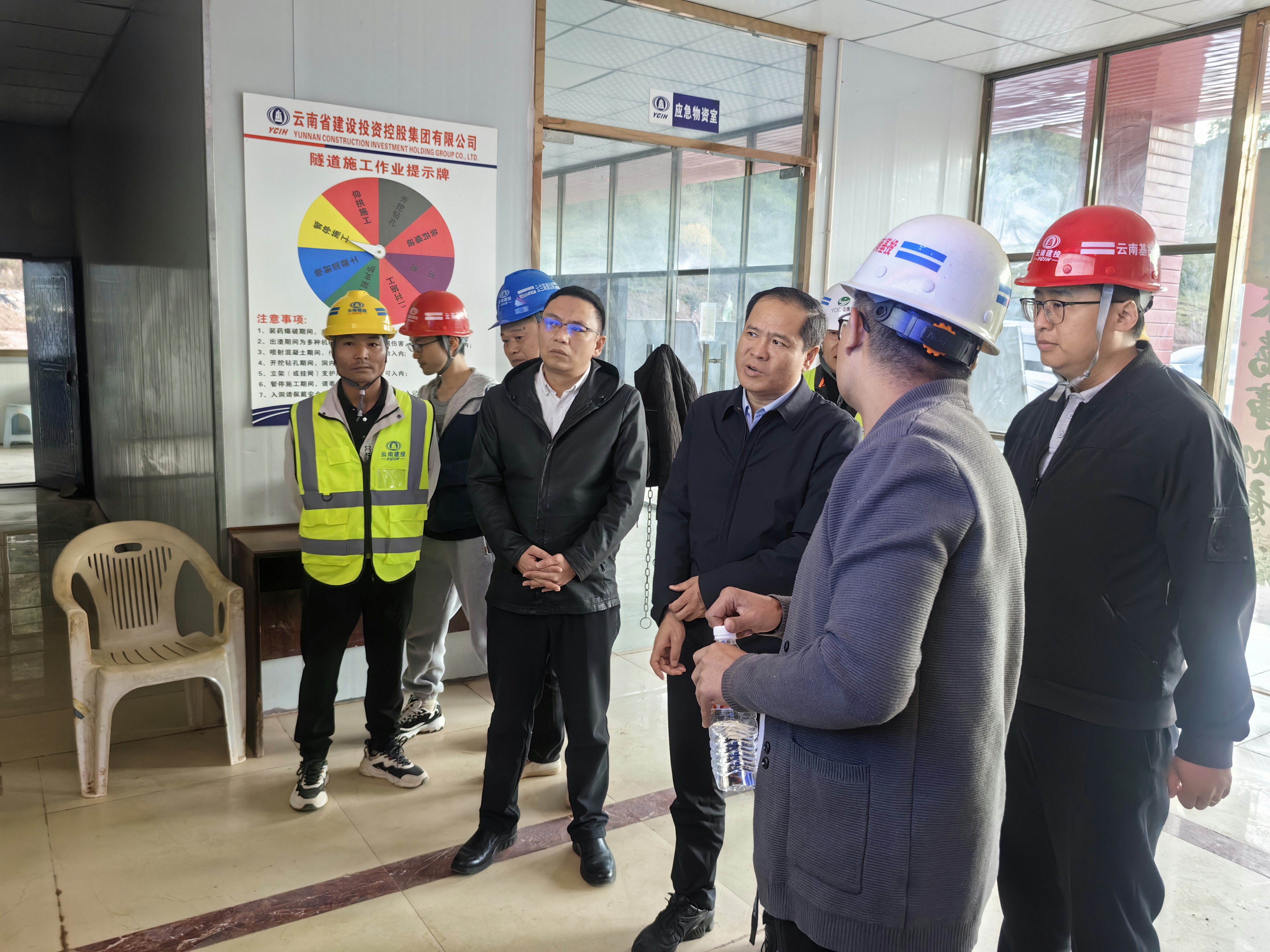 怒江州委常委、常务副州长杨永铸调研云兰高速项目