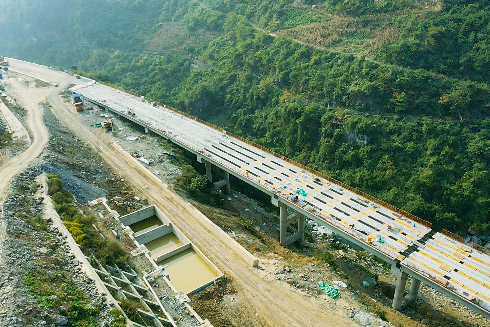 镇果公路余家湾2号大桥贯通