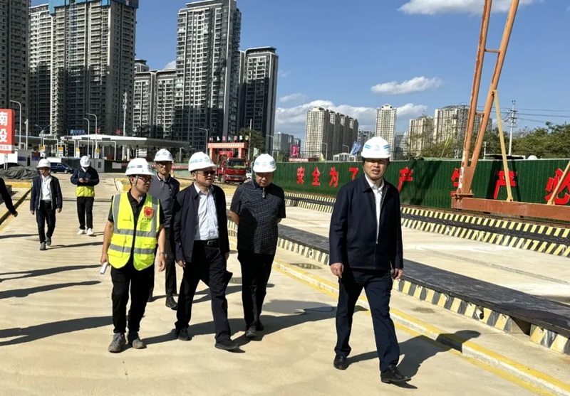 张鹏调研云南省妇幼保健院新院建设项目、昆明市三环闭合项目