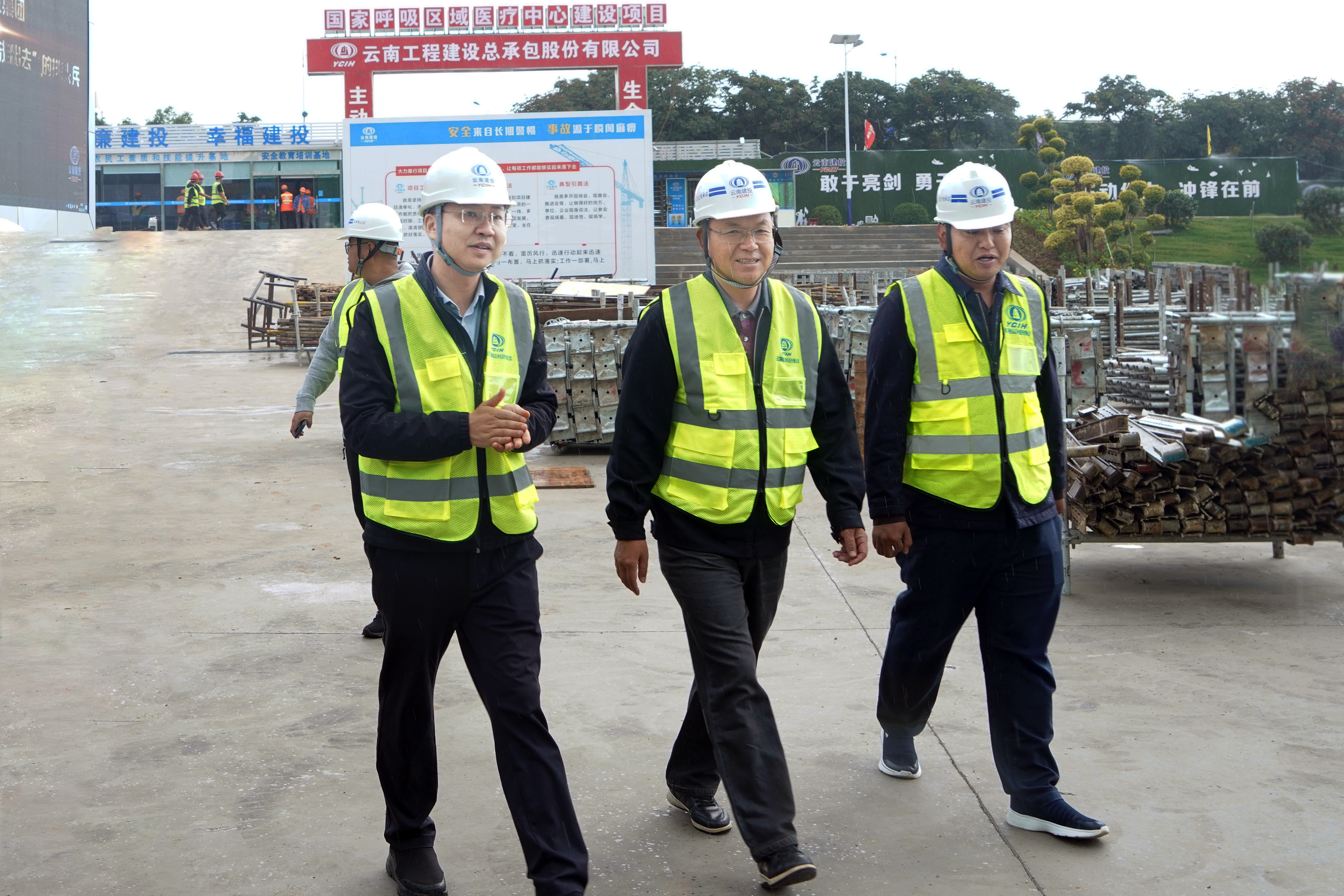 大兴调查研究 | 杨国文调研昆华国际医院建设项目