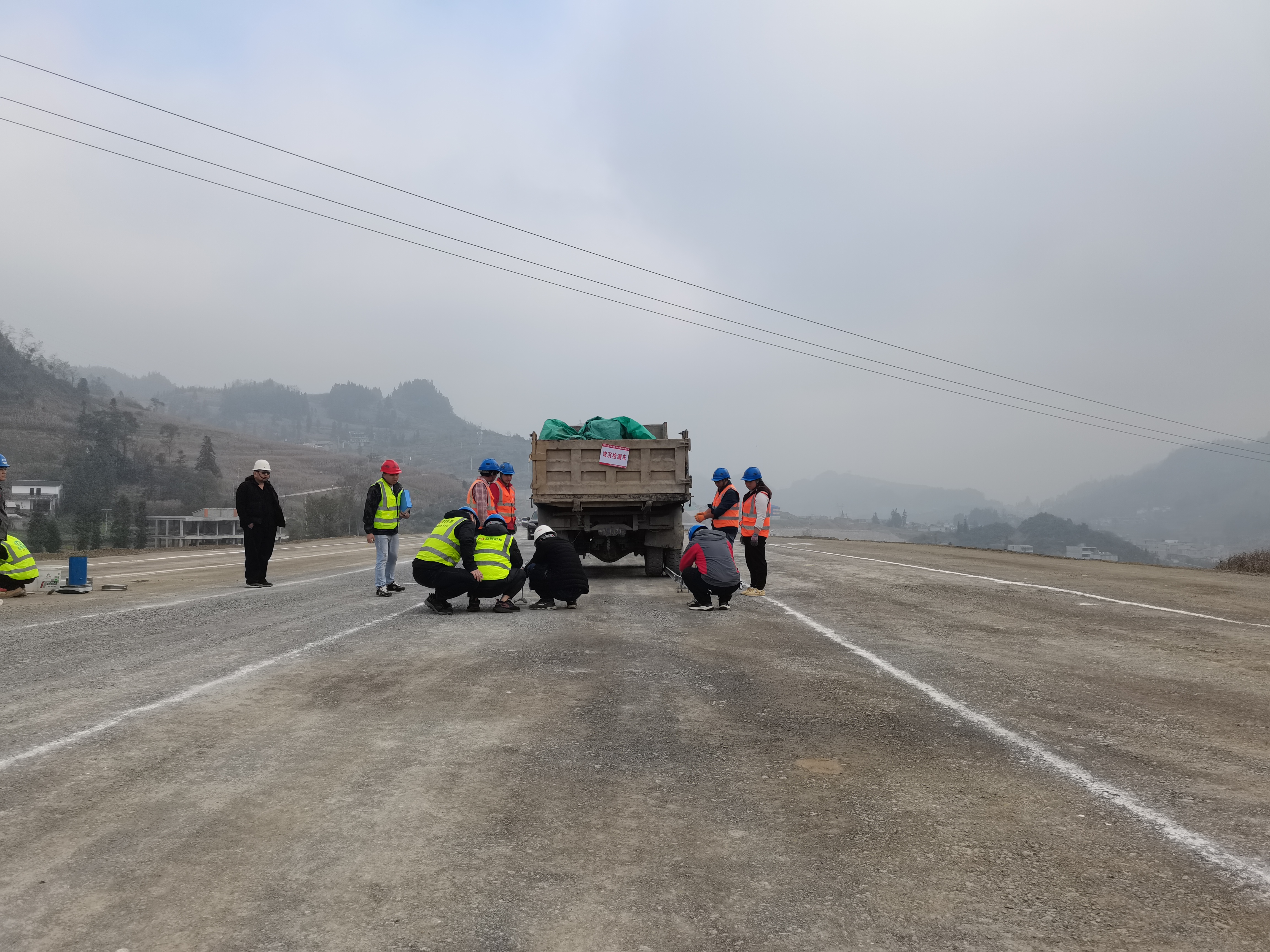 镇果公路即将进入路面施工阶段