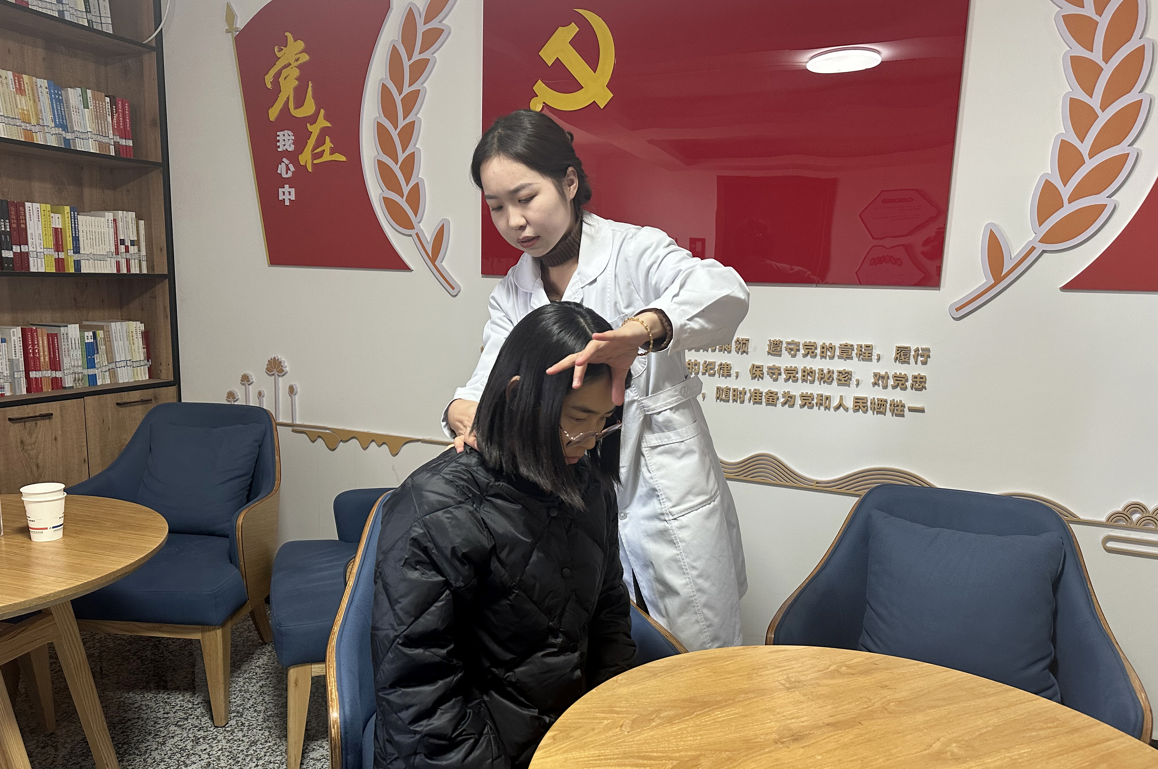 市政部工会开展中医问诊健康咨询服务活动