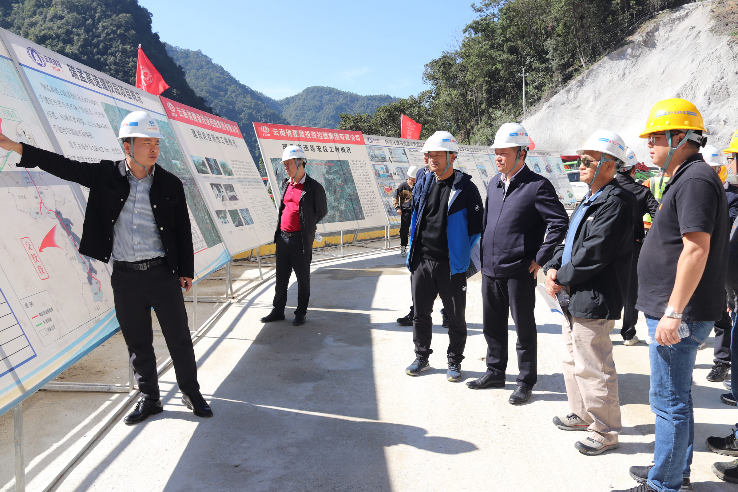 省交通运输厅一级巡视员陆雪松调研瑞孟高速、永勐高速项目