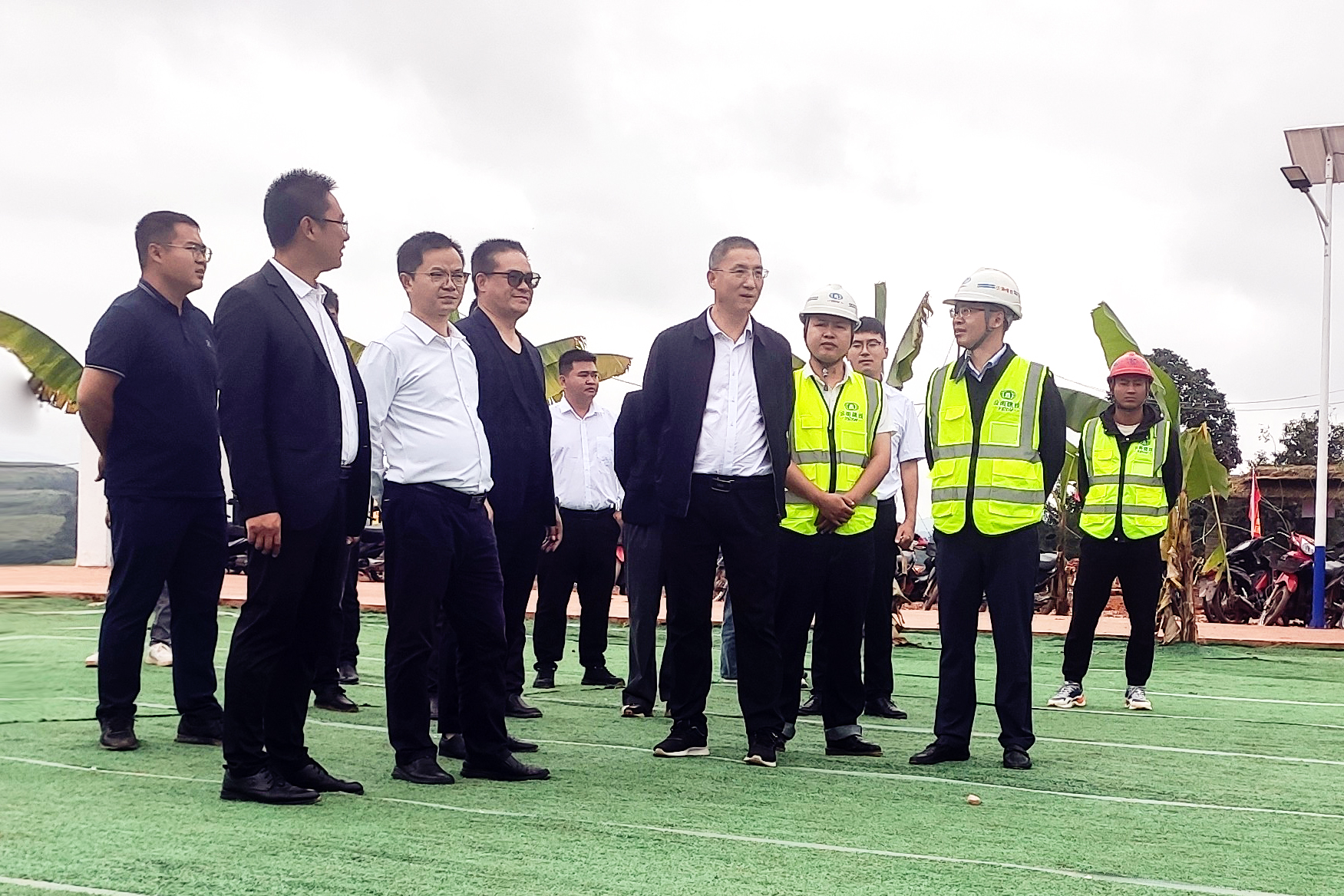 云南农垦2026世界杯比分网党委书记、董事长周建国到老挝丰沙里省替代发展示范项目调研