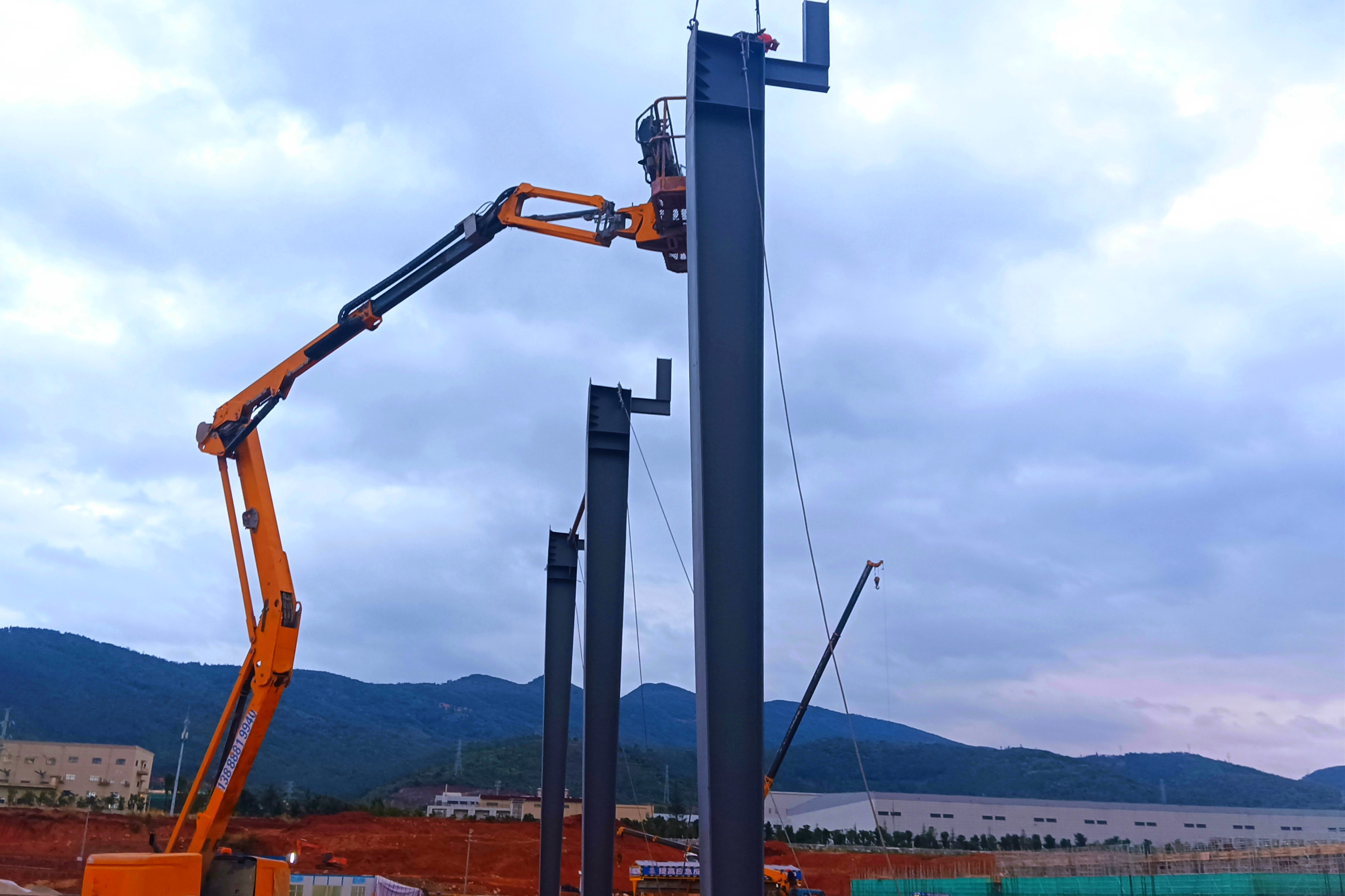 红河烟叶复烤公司打叶复烤易地技术改造项目完成首吊