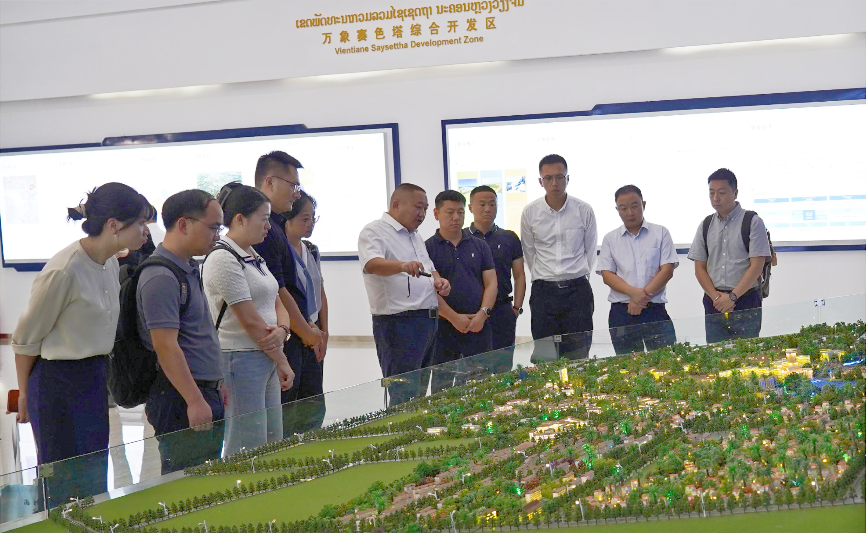 中国农业银行云南省分行副行长高捍到万象赛色塔综合开发区、万万高速调研