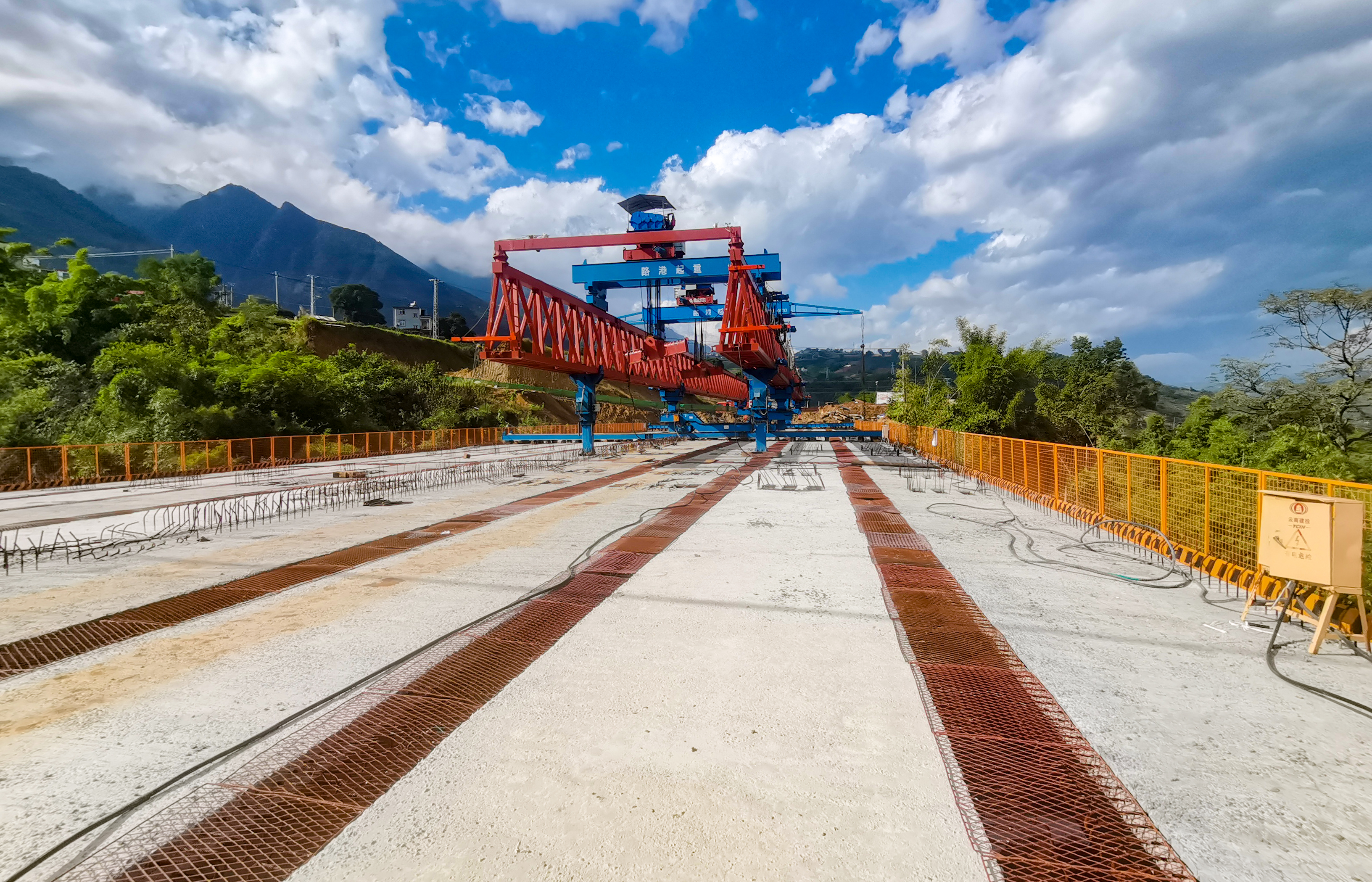 永金高速曼勒中桥贯通