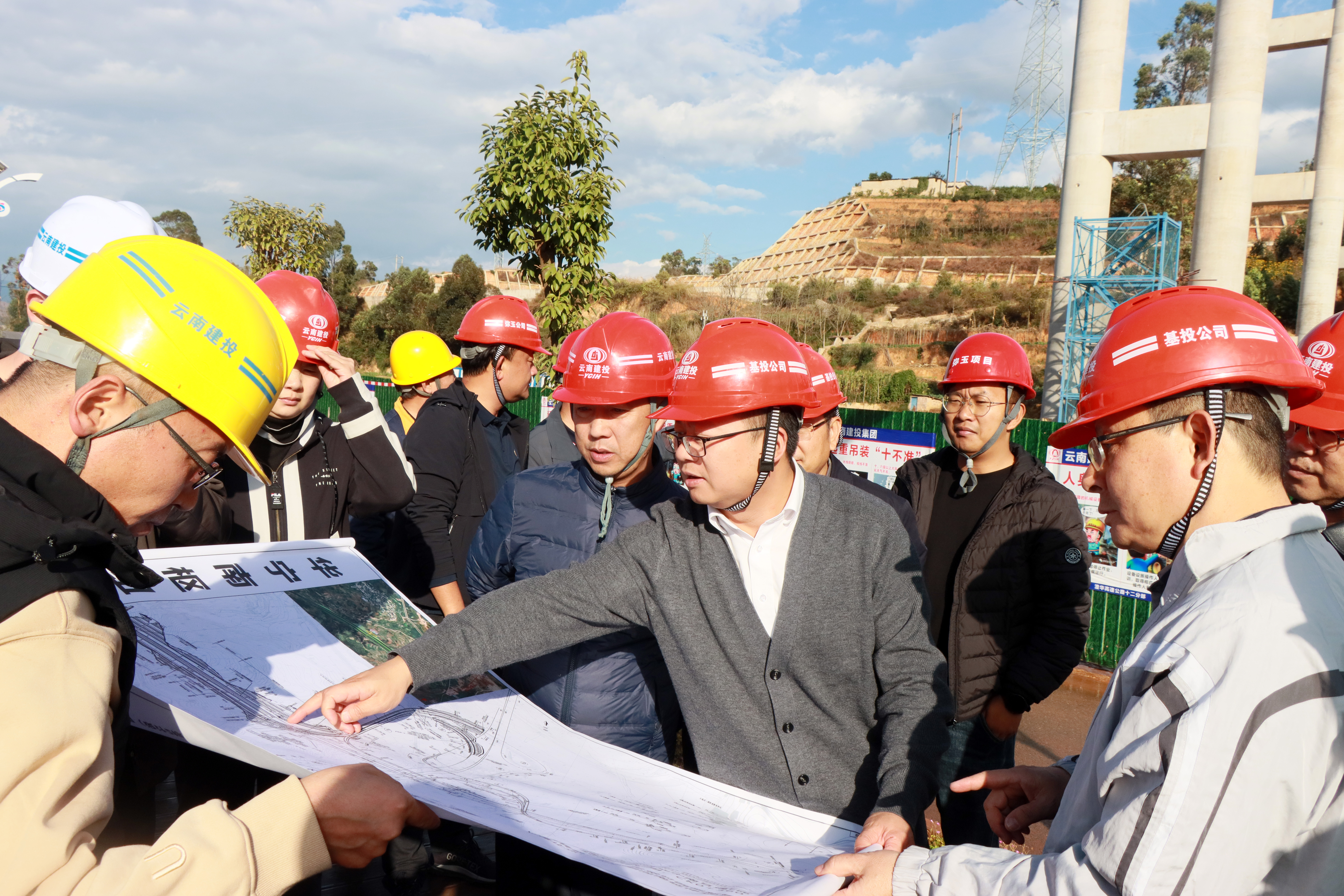 玉溪市副市长董金柱调研弥玉高速、澄华高速项目