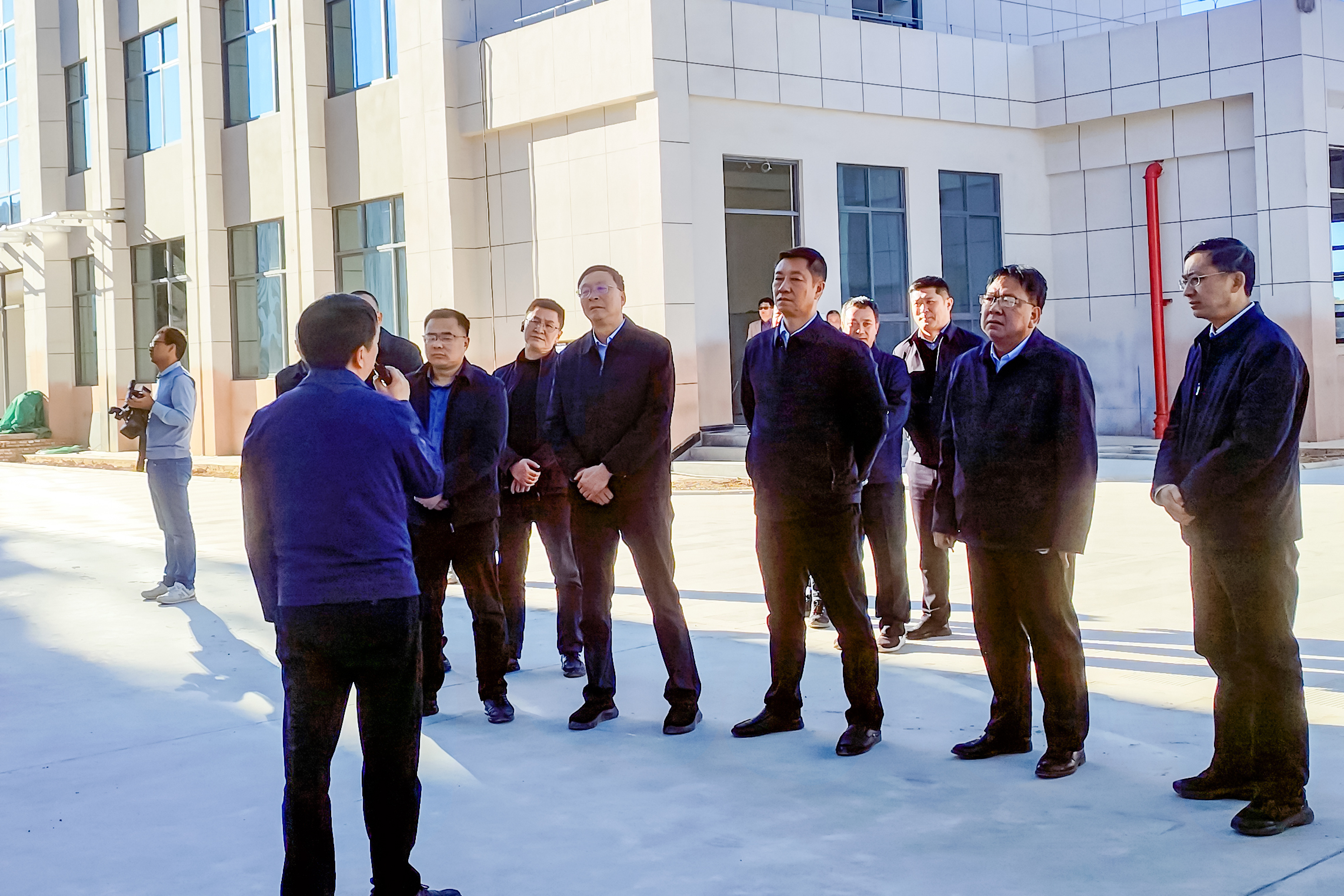 楚雄州人大常委会党组书记、主任周兴国一行调研南华县食用菌加工厂项目