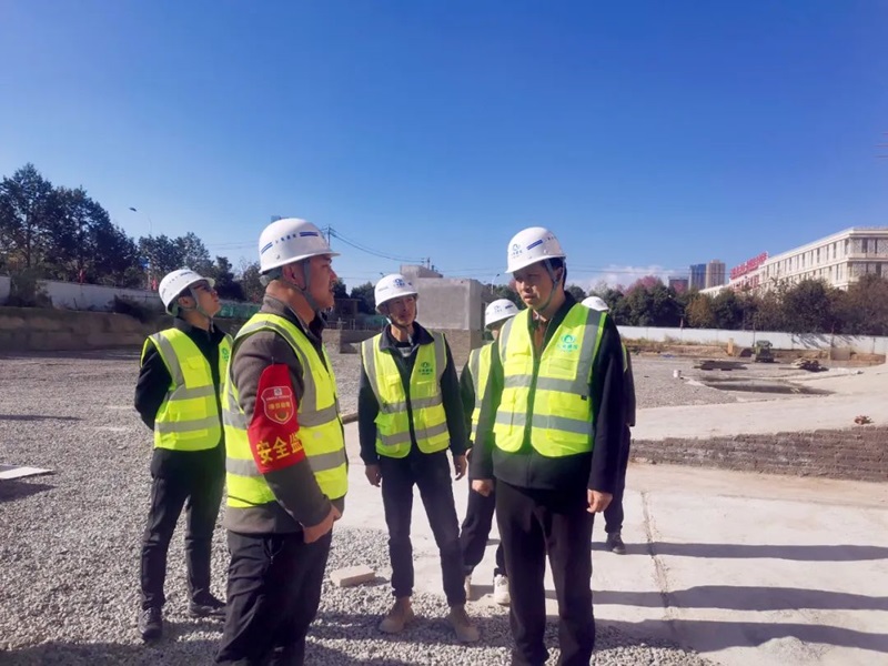 张鹏看望慰问元旦期间坚守岗位的干部职工