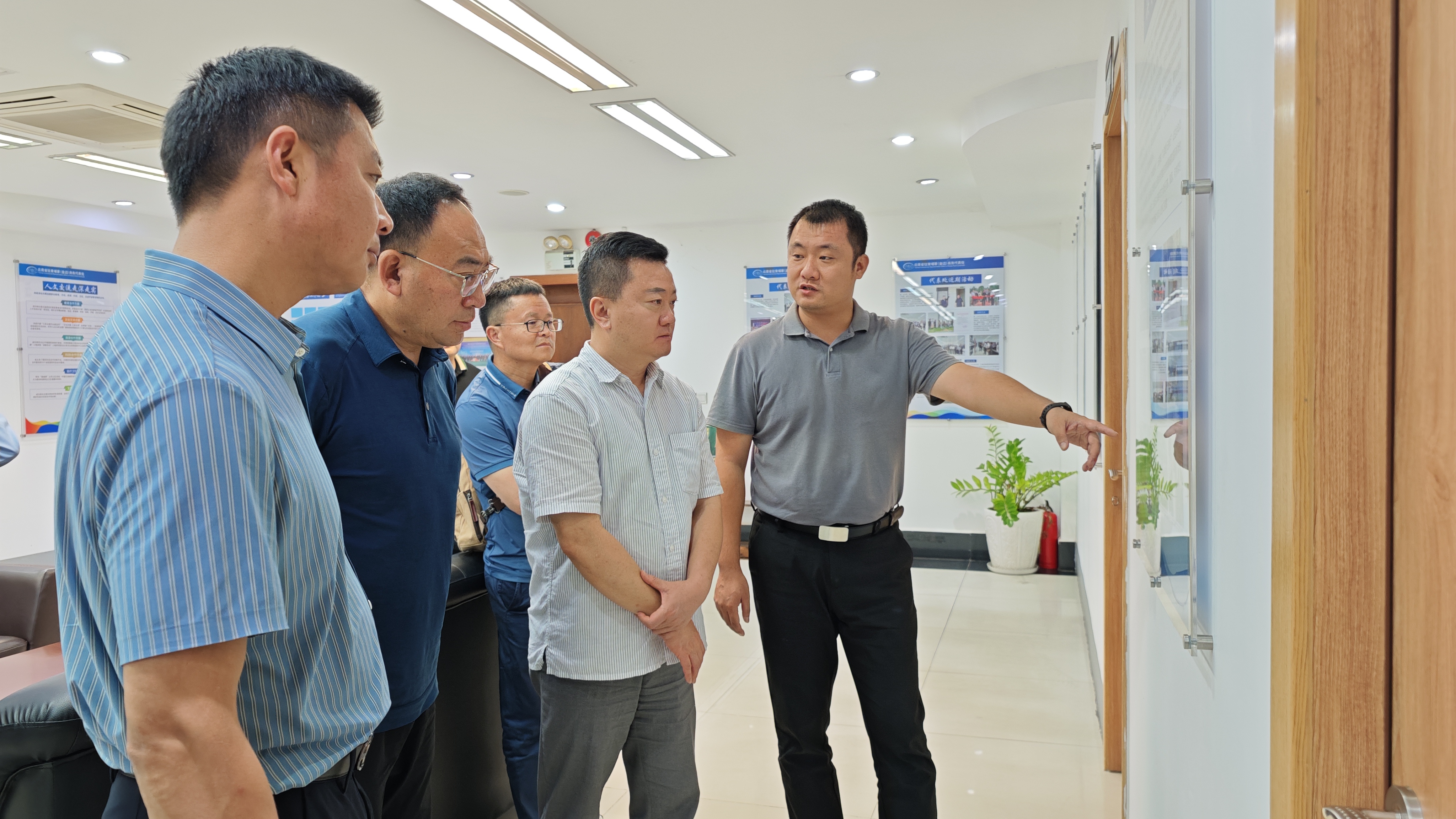 云南省商务厅副厅长马俊调研世界杯比分网柬埔寨区域