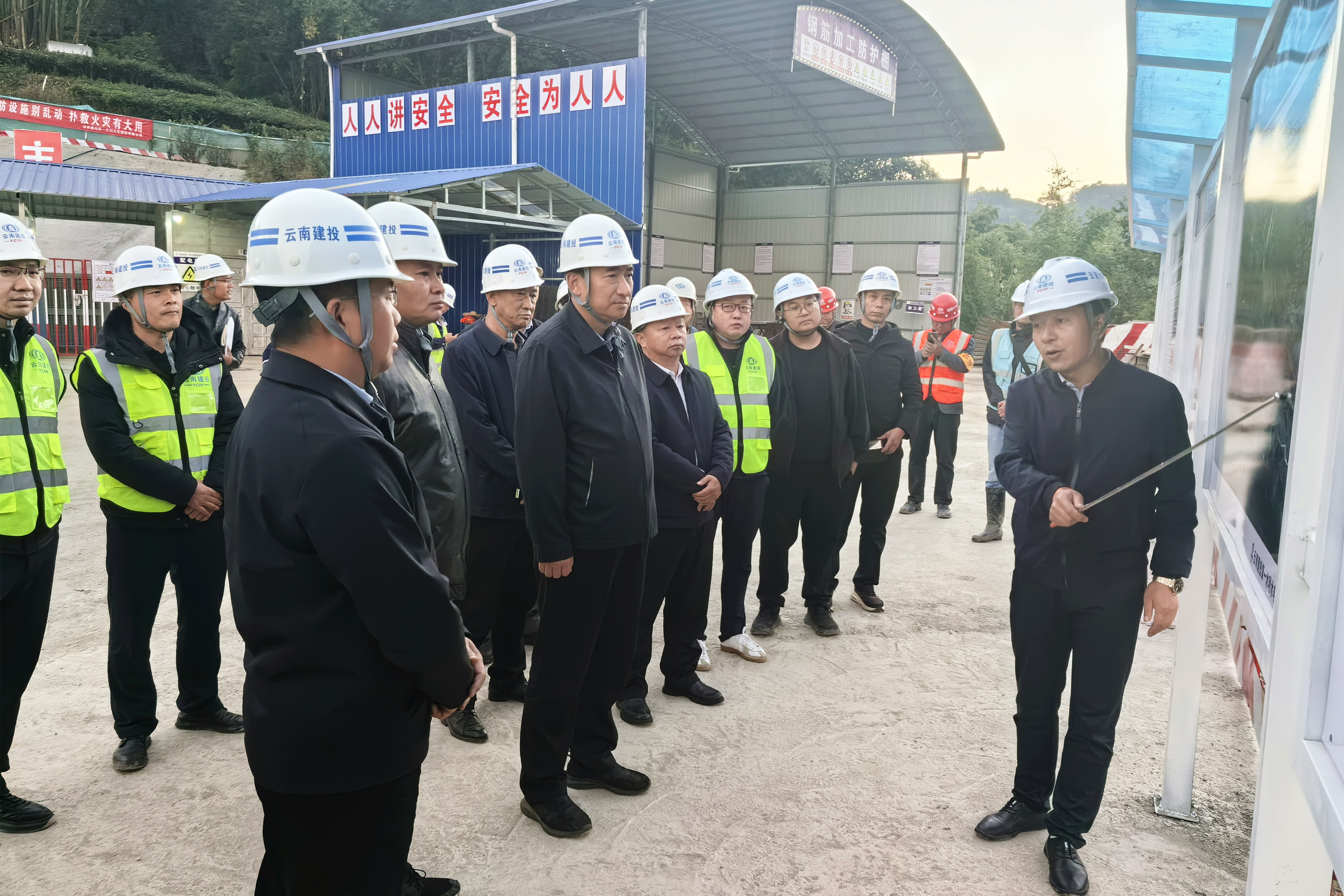 临沧市委副书记、市长杜建辉调研耿马灌区工程