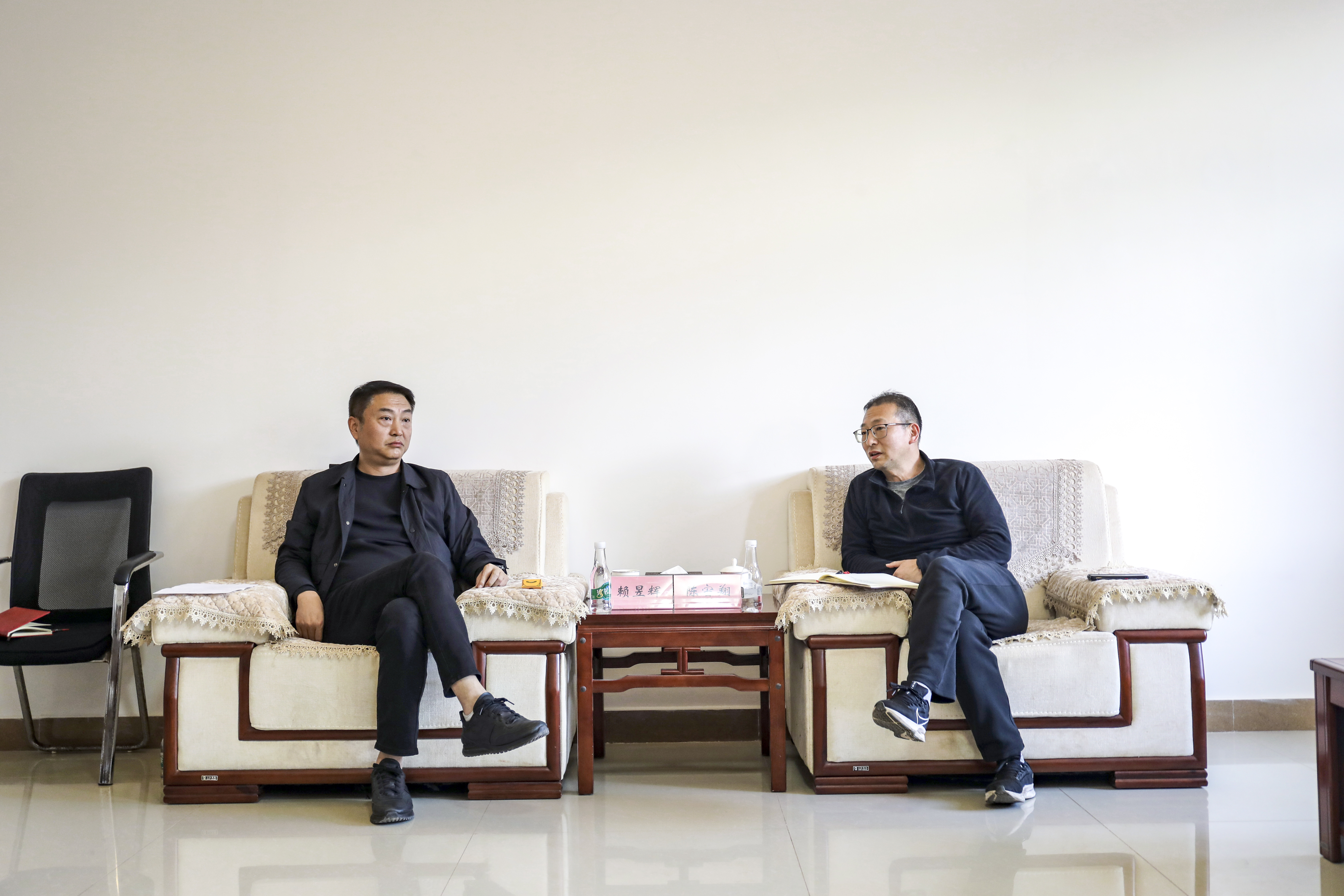 陈宙翔赴中国老挝磨憨-磨丁经济合作区管委会交流座谈 看望慰问世界杯足球比分预测干部职工