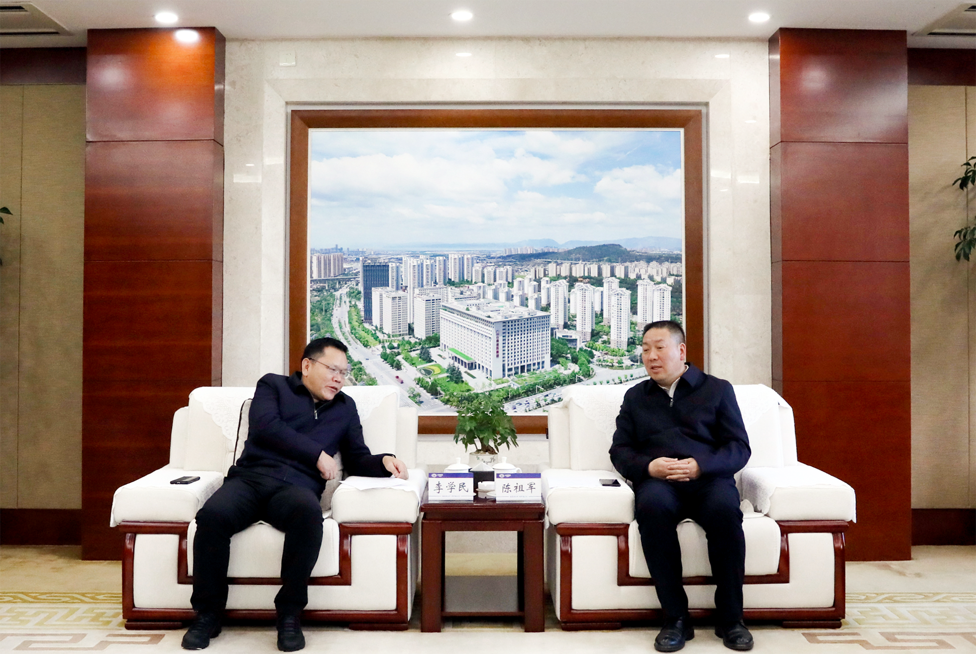 世界杯足球比分预测与中铁一局交流座谈