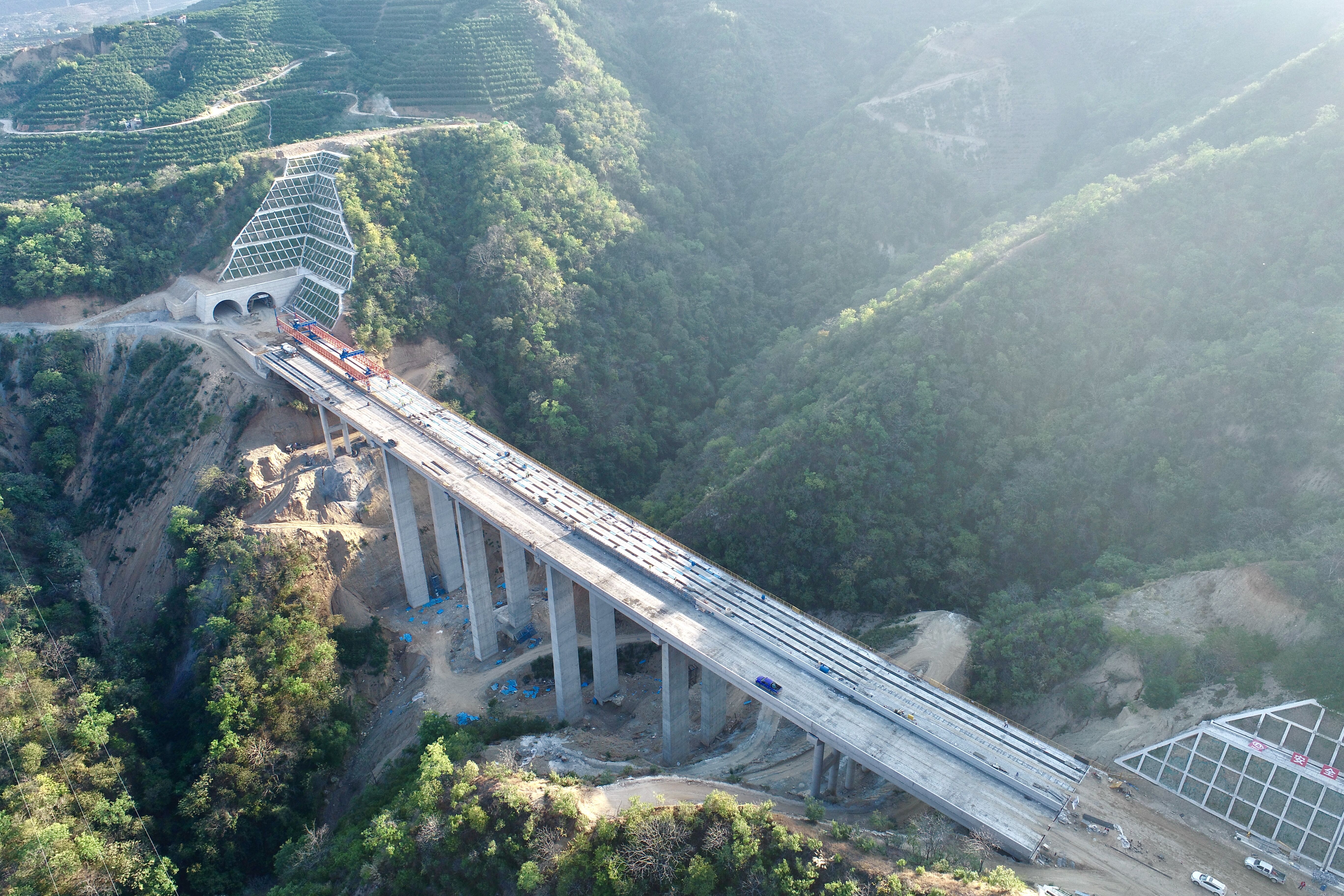 永金高速九分部、十一分部桥梁全部贯通