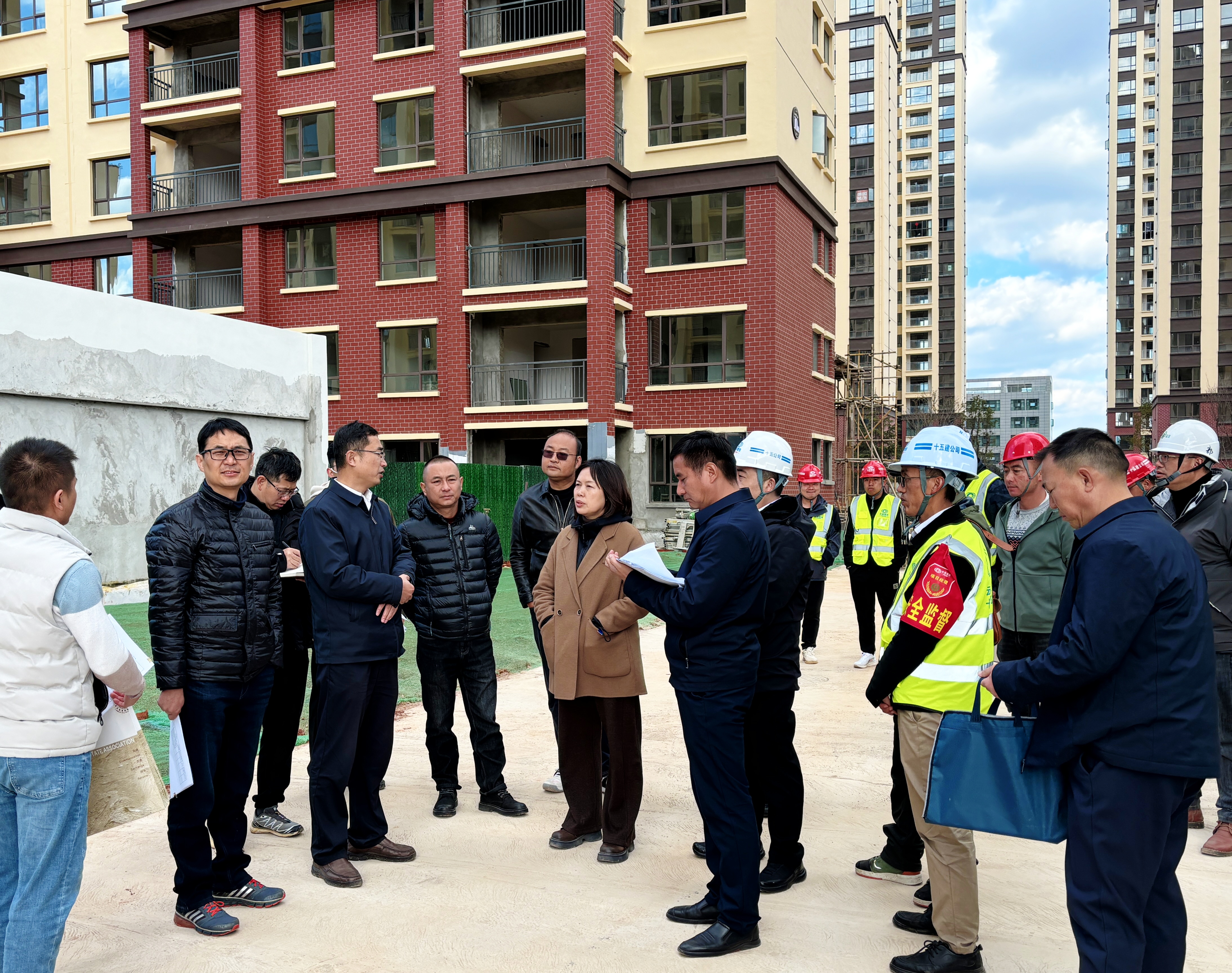 省住建厅党组成员、副厅长黄媛调研凤仪庄园（四期）建设项目