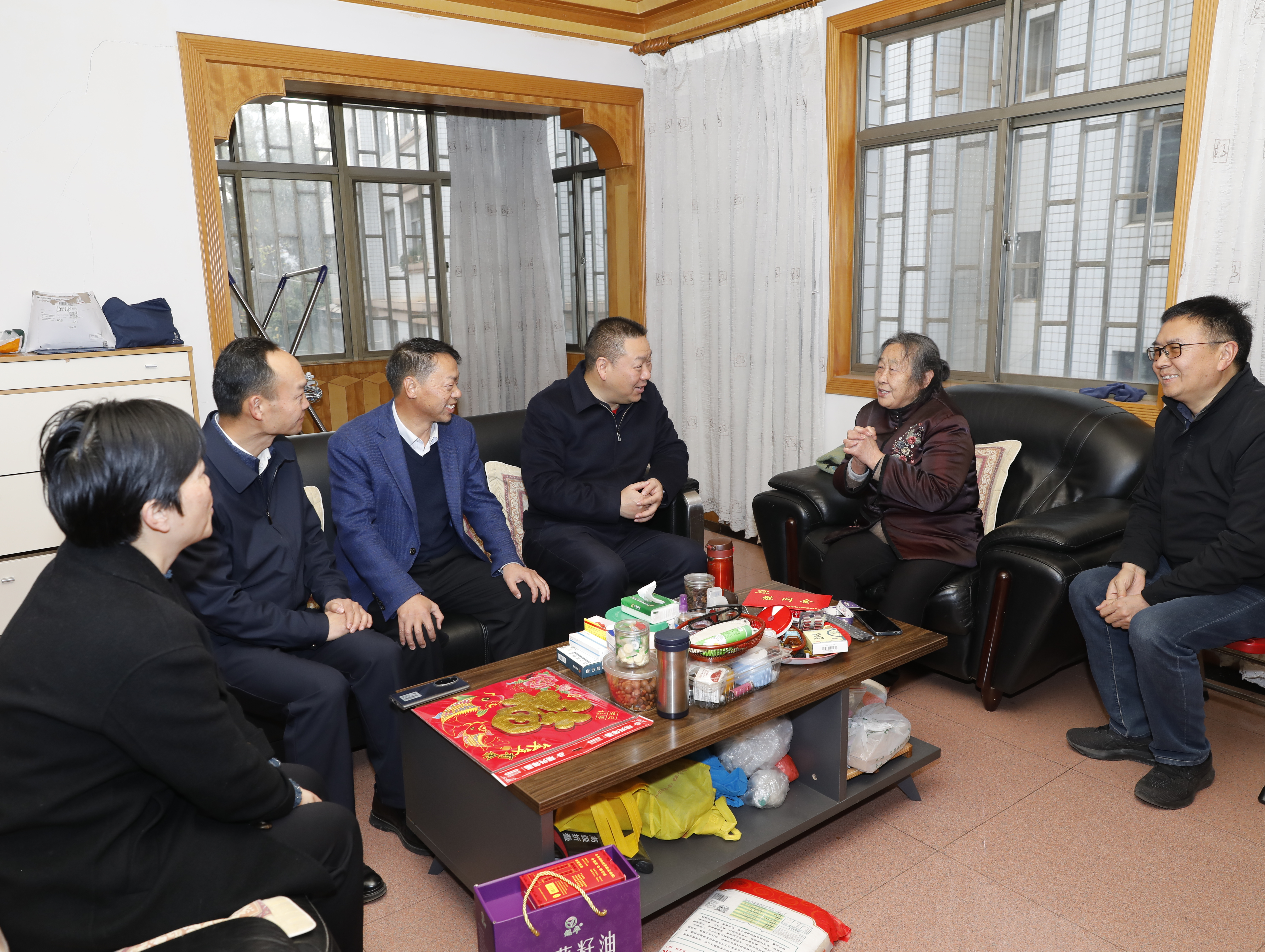 幸福路上不让一人掉队 陈祖军看望慰问困难党员和困难职工