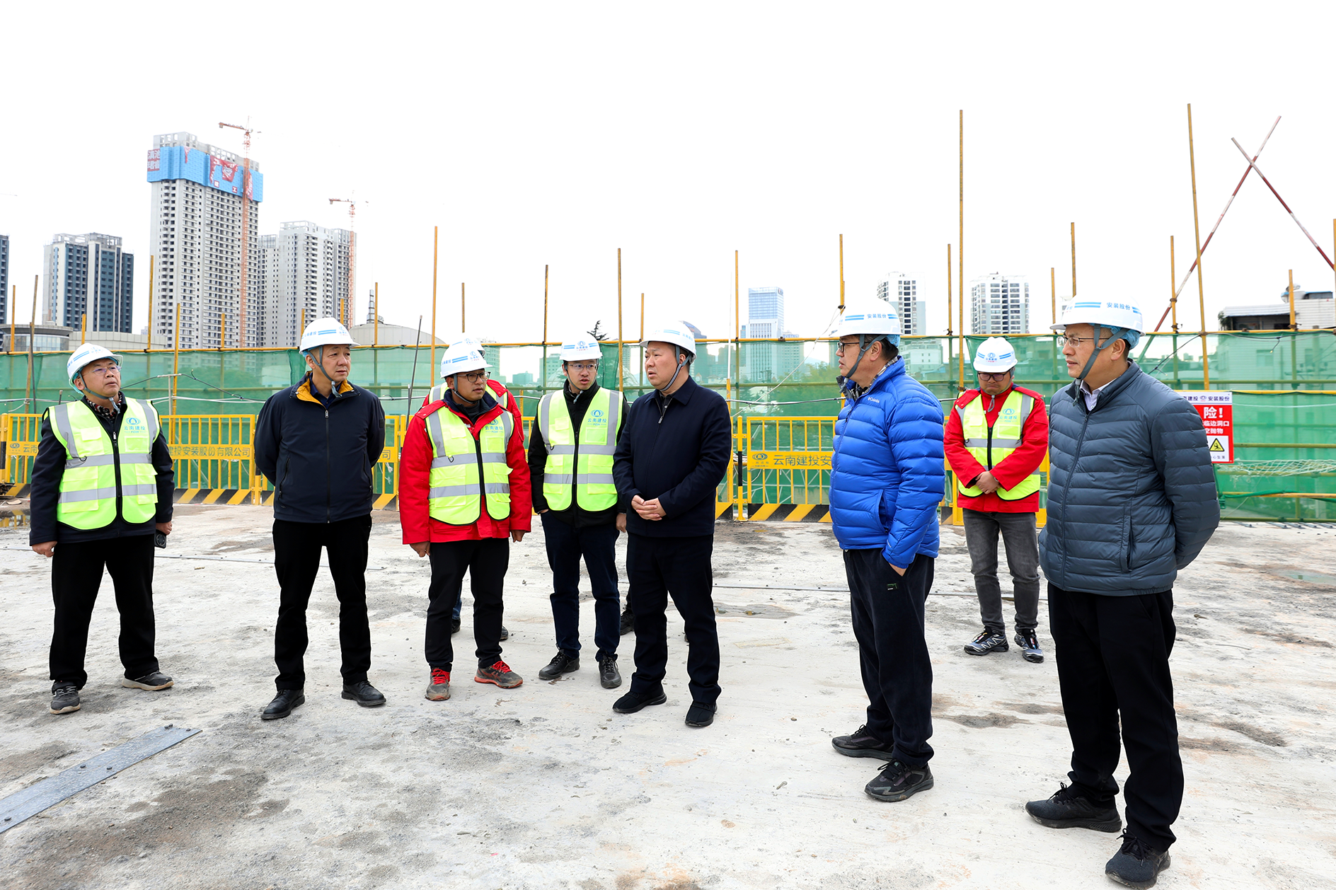 打造精品工程 擦亮金字招牌 陈祖军到云南省人大常委会机关综合楼修缮项目调研