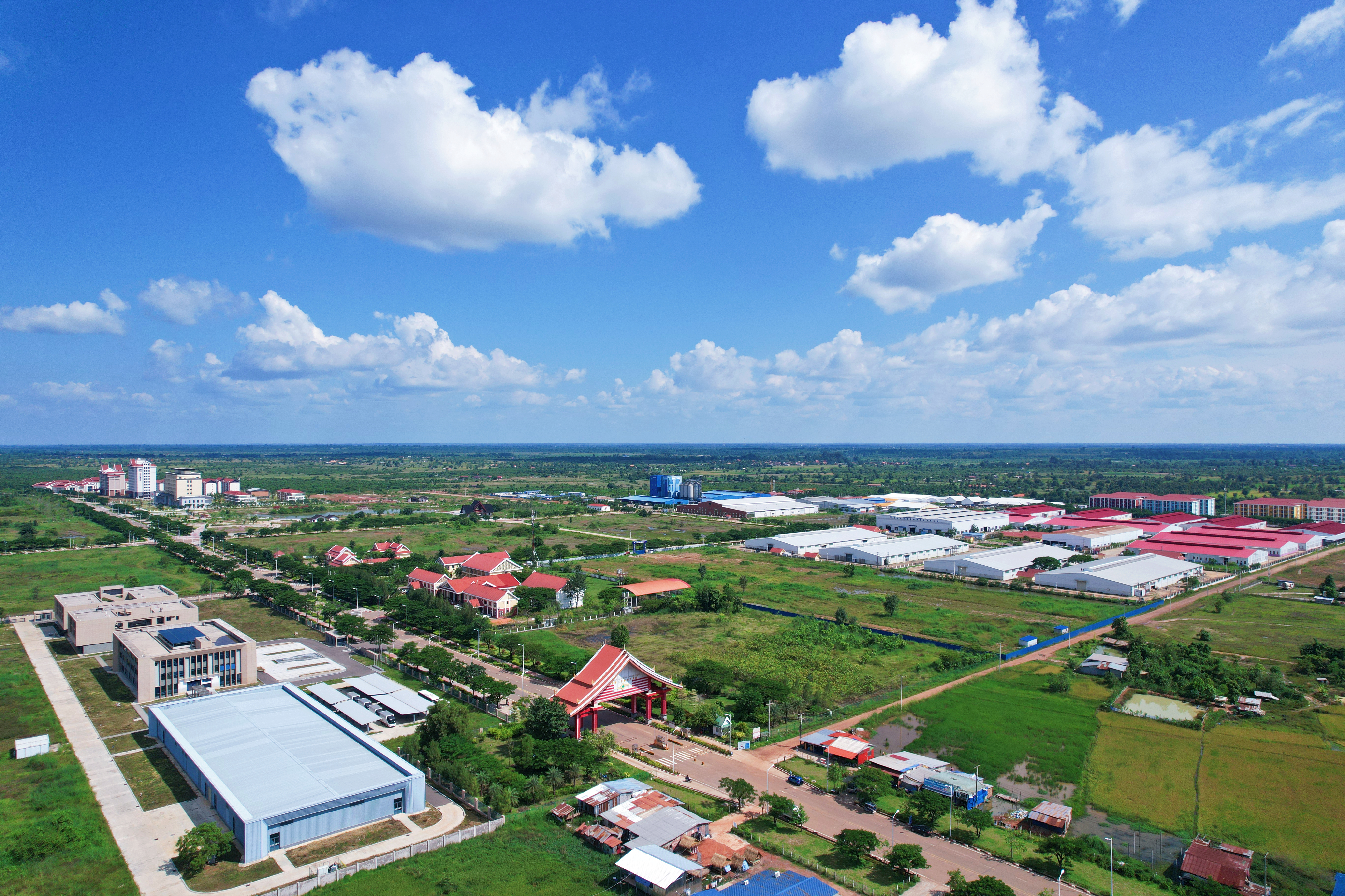 海投公司与昆明经开区和中国老挝磨憨-磨丁经济合作区签署战略合作协议