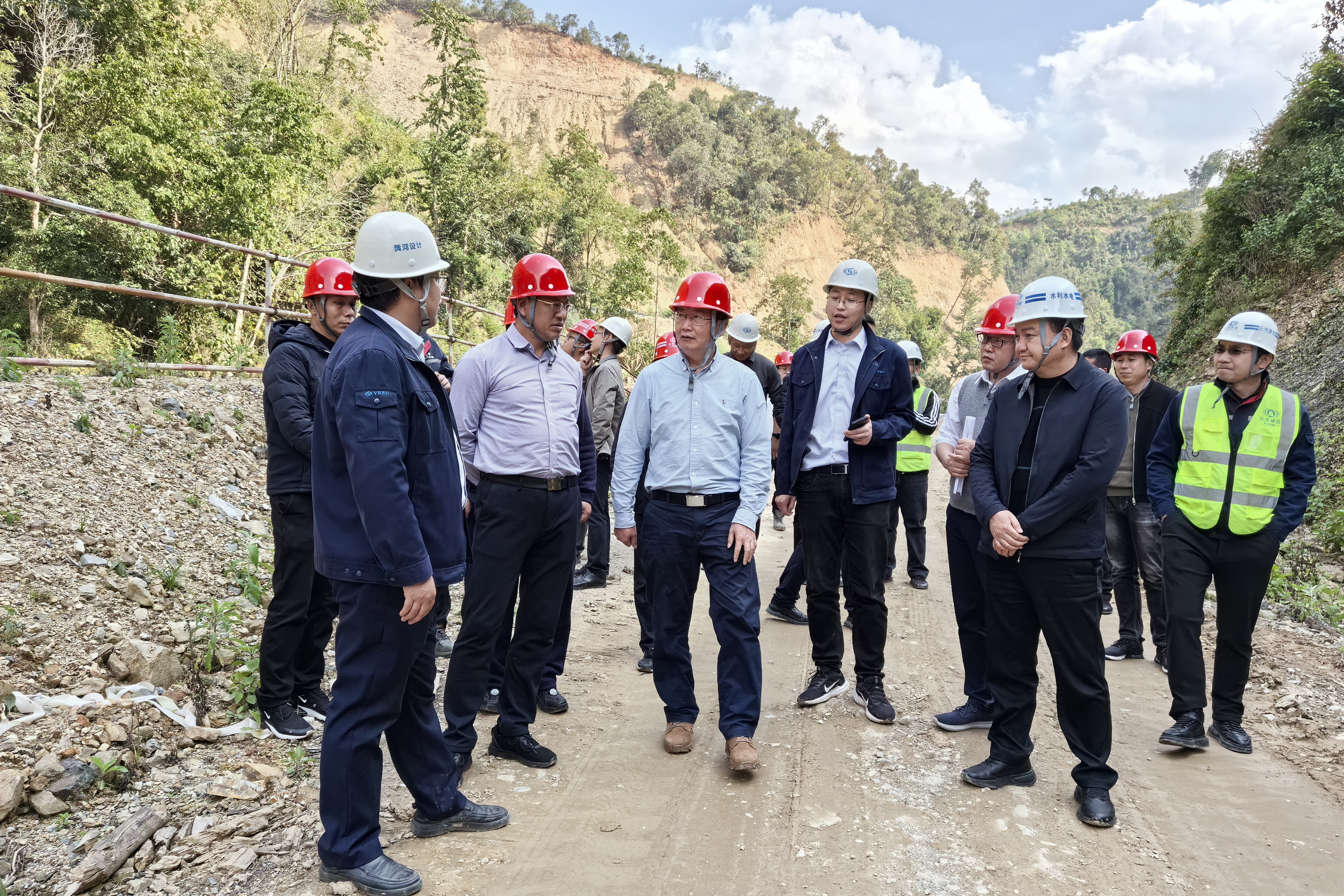临沧市副市长康飞调研耿马灌区工程