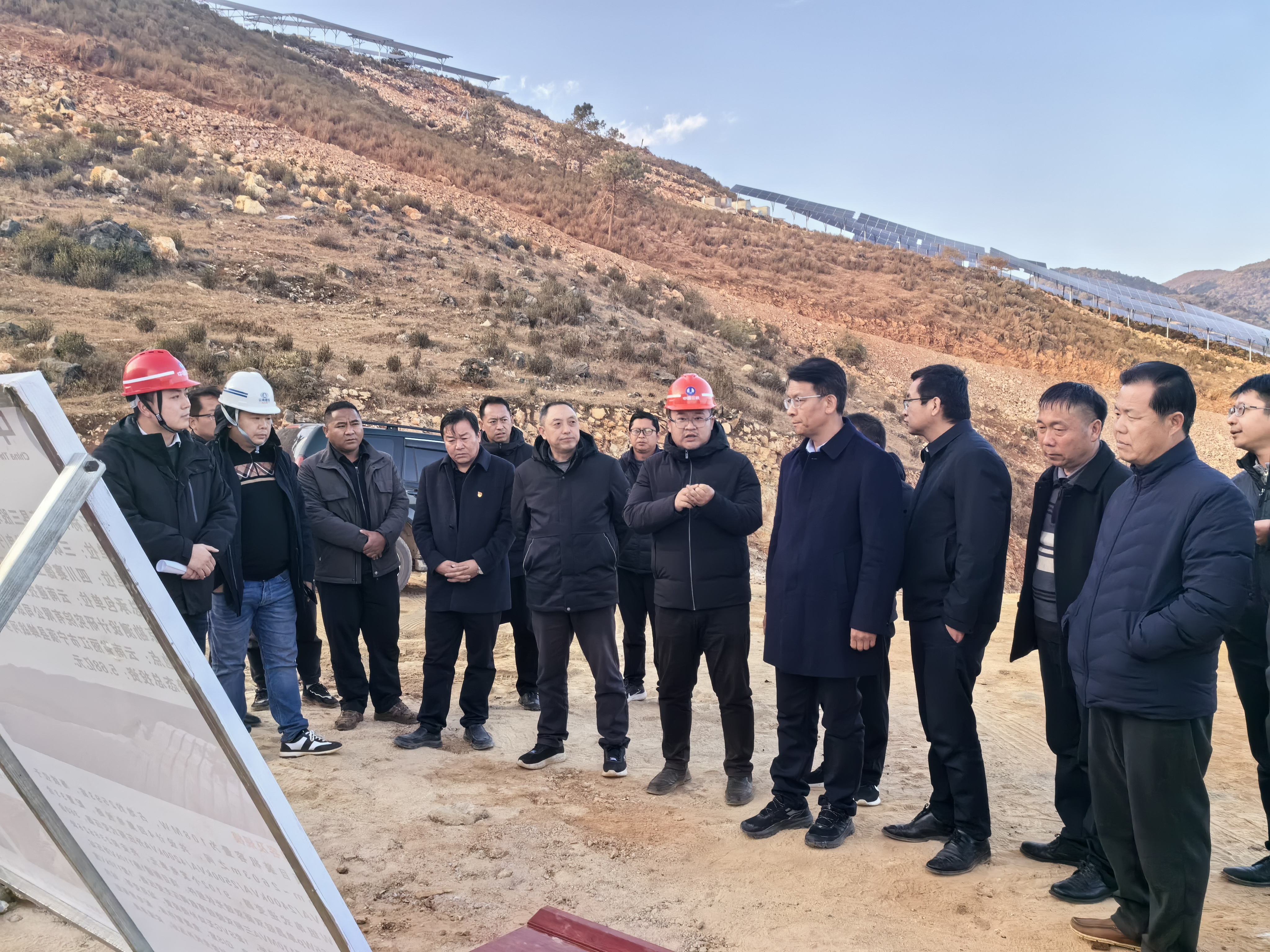 丽江市委常委、常务副市长徐贤调研宁蒗县三股水光伏发电项目