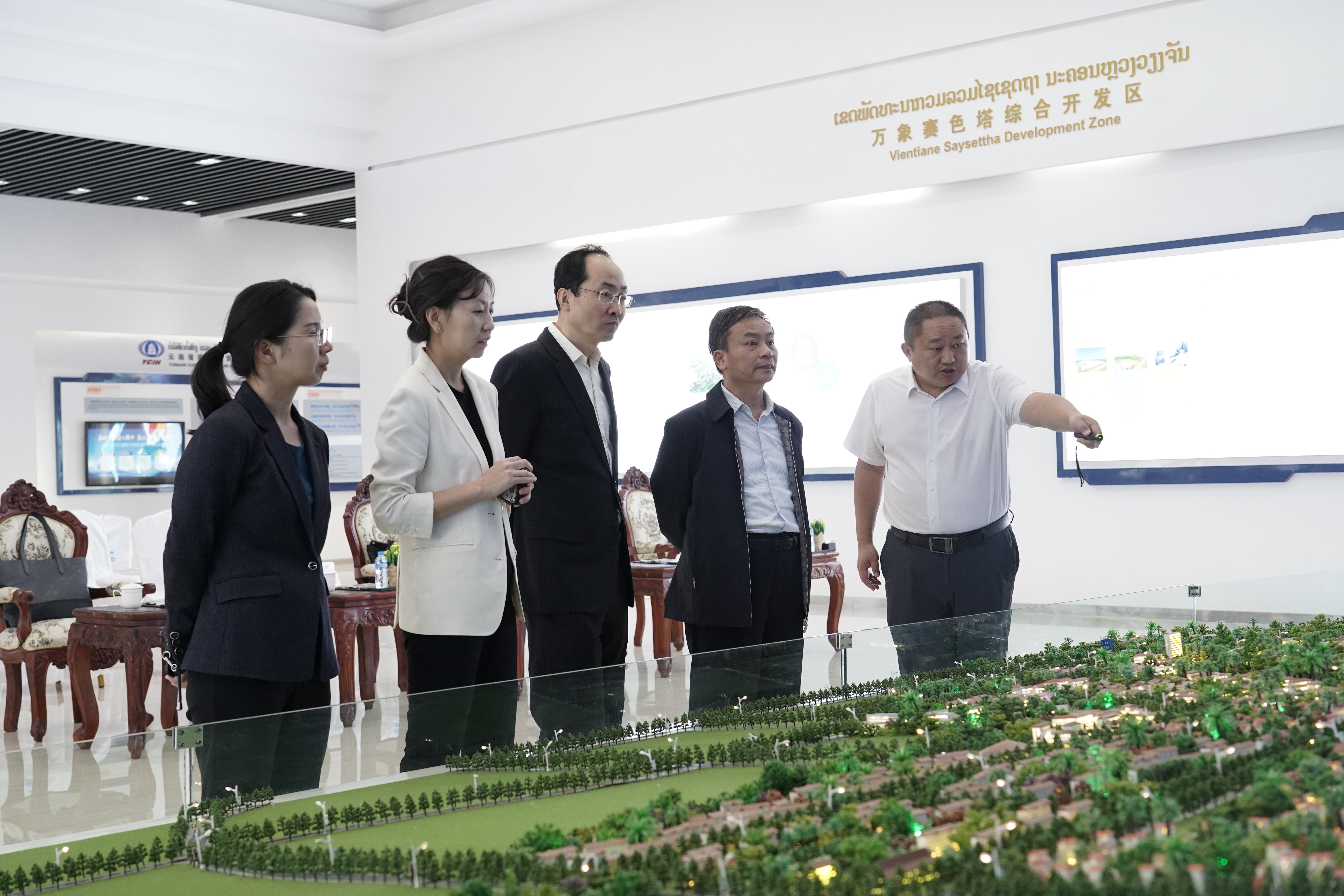 对外经贸大学调研赛色塔综合开发区