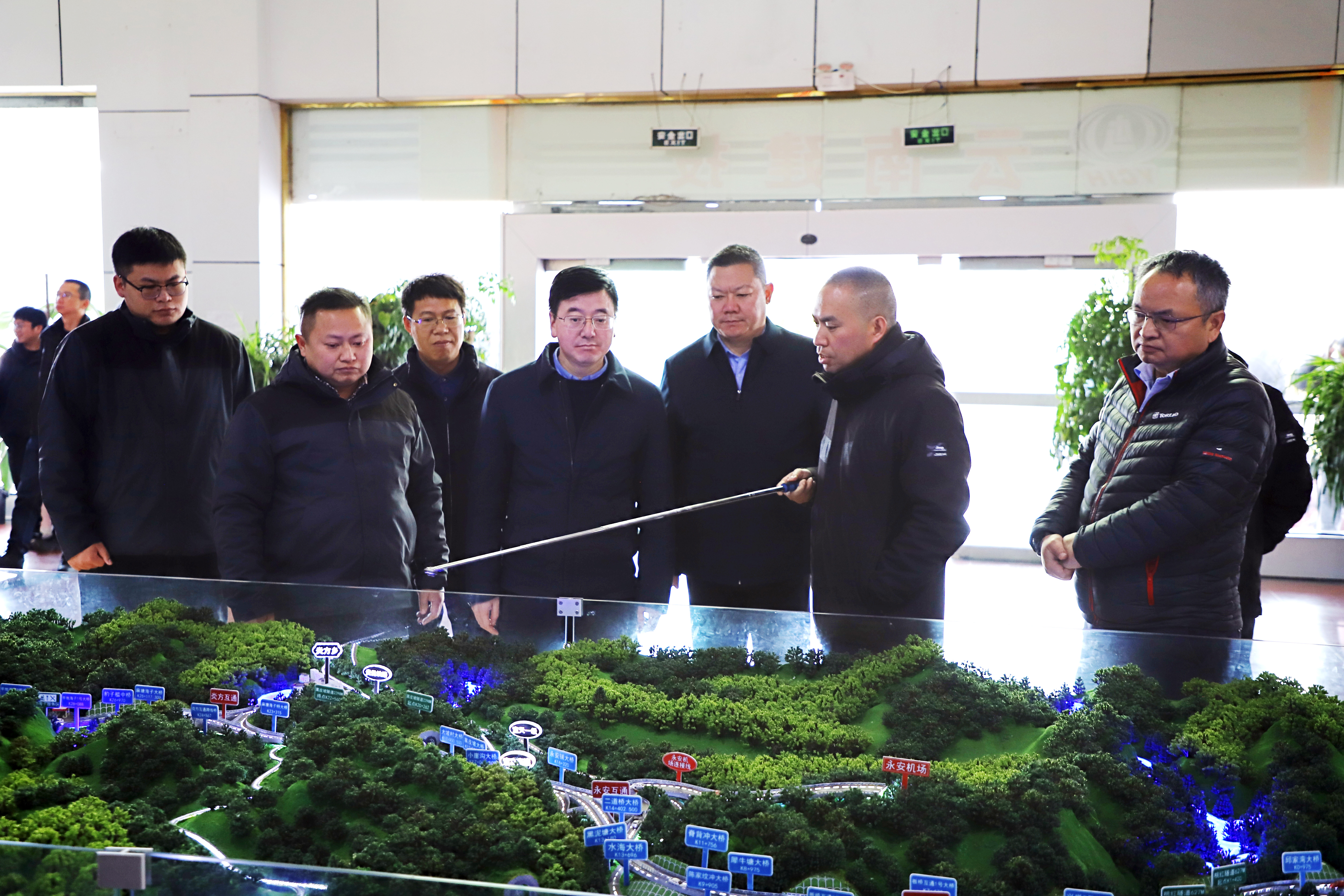 仝德刚调研宣富高速项目 看望慰问一线干部职工