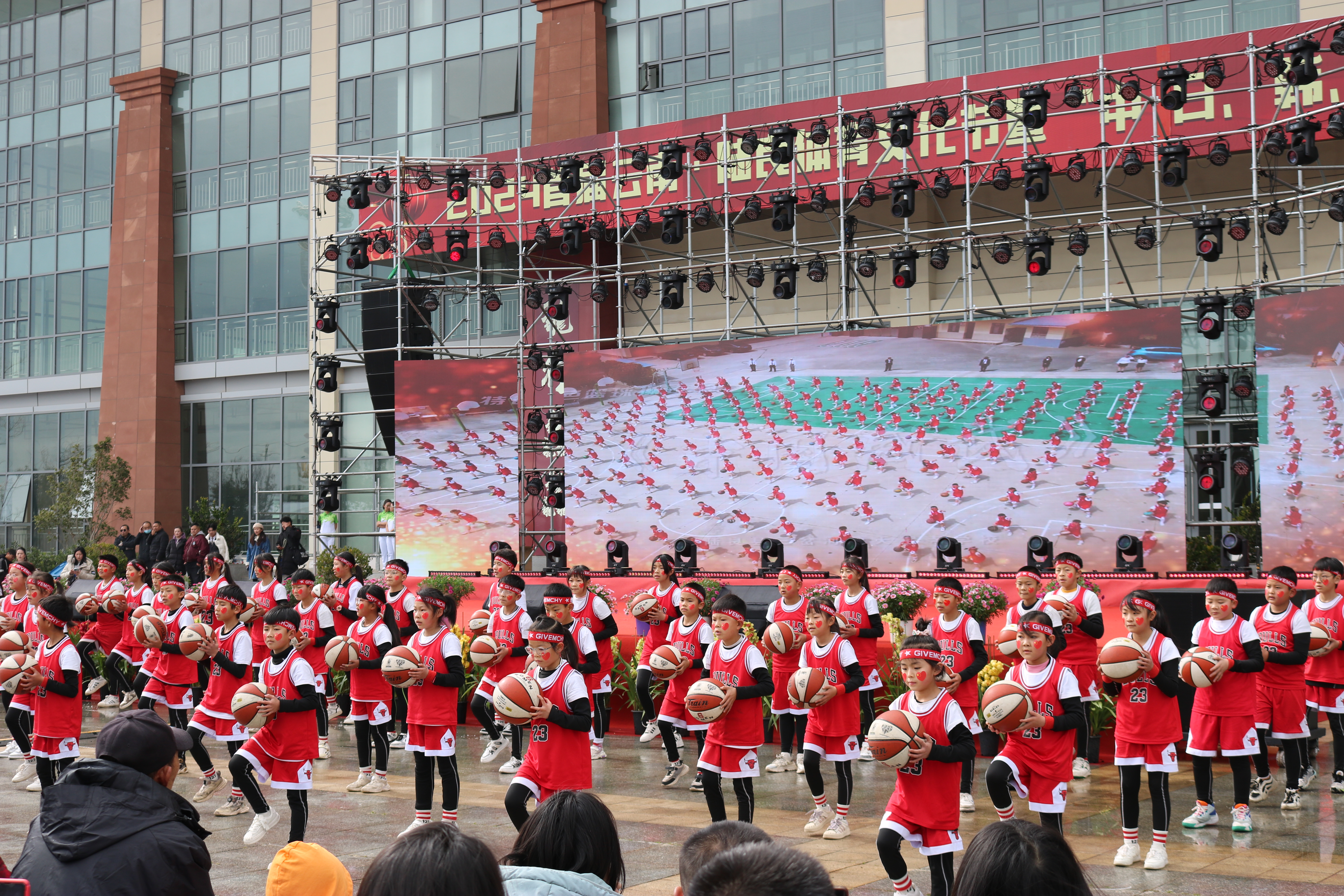 陆良县2024年春节体育文化节系列活动在陆良全民健身活动中心举办