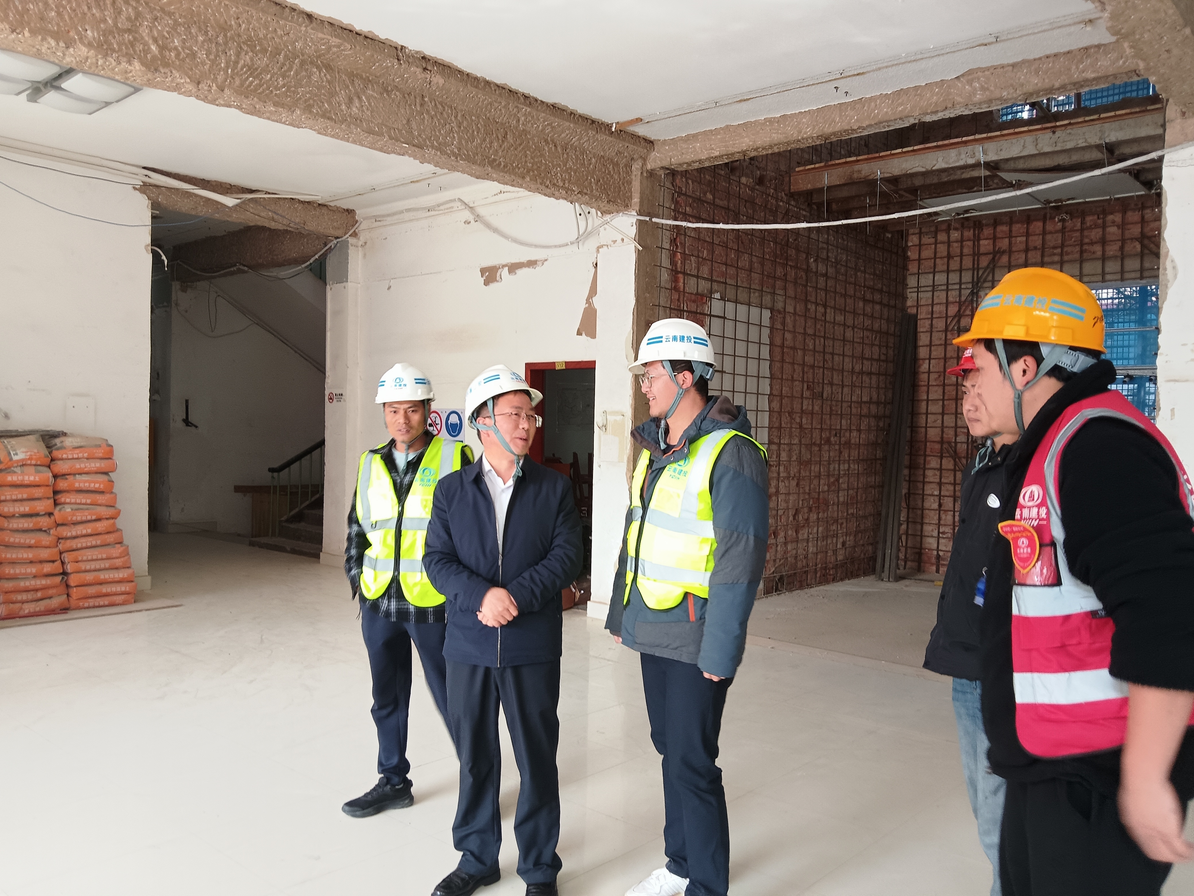 刘金荣到省发改委老办公楼加固维修工程项目调研
