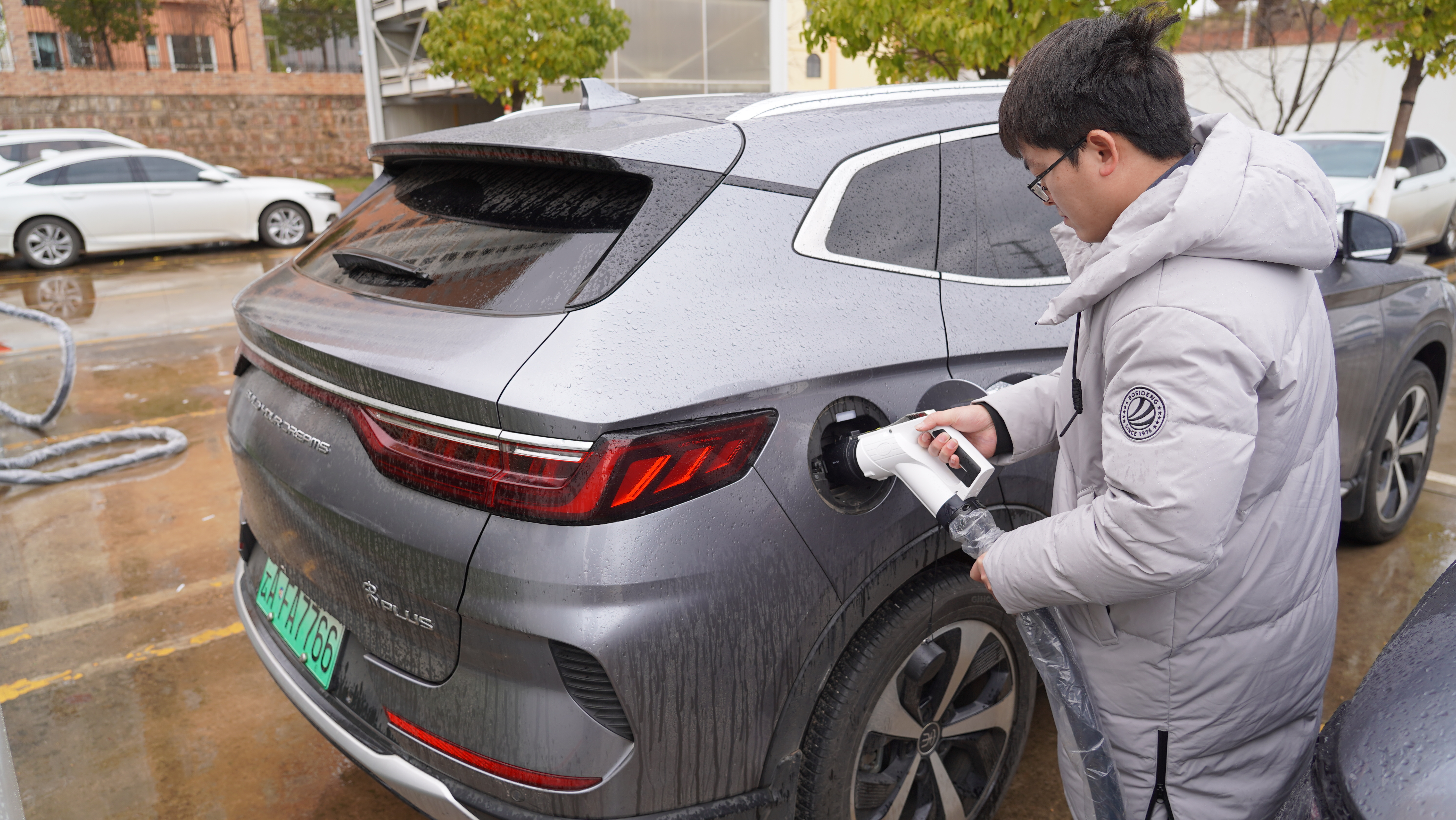 钢构2026世界杯即时比分杨林总厂14个新能源汽车充电桩正式运行