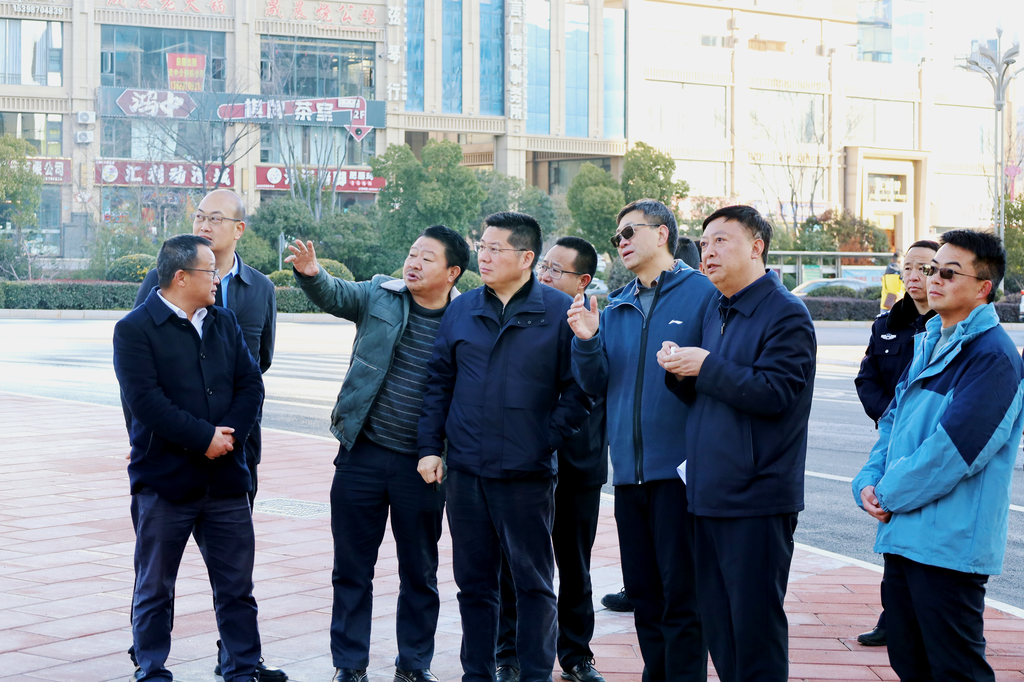 昭通市委书记苏永忠调研昭通市老旧小区改造富东路项目